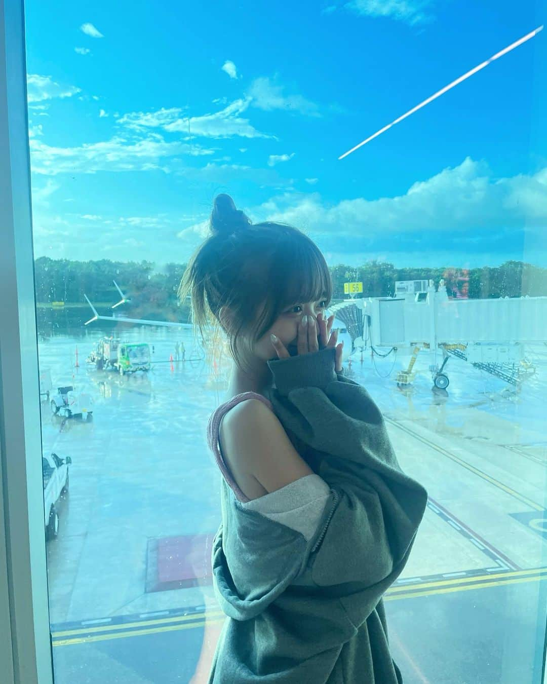 Kirariさんのインスタグラム写真 - (KirariInstagram)「どこに行ってきたでしょーか✈️ 言うの100回目くらいだけど空港大好き」10月27日 20時31分 - kirari_1016_