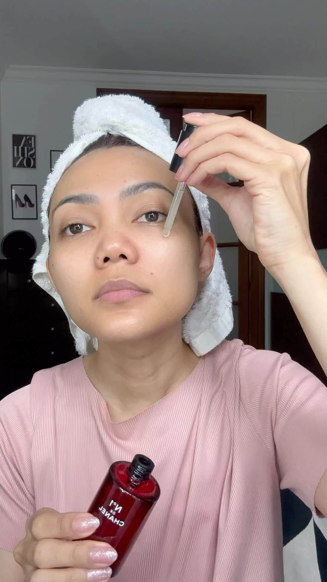 Rina Noseのインスタグラム：「Makeup ga pake foundation ga pake two way cake」