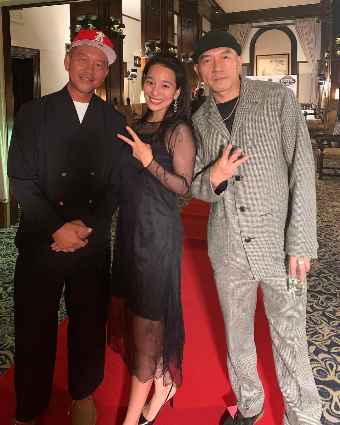 レイヤマダのインスタグラム：「MIGHTY CROWN〜!!!! 🎤🦁🇯🇲🦁🎤 横浜激熱兄弟に挟まれるなんて。音楽の話いっぱいできて光栄でした！  #mightycrown  @mightycrown  @mastasimon  @samicrown_lens」