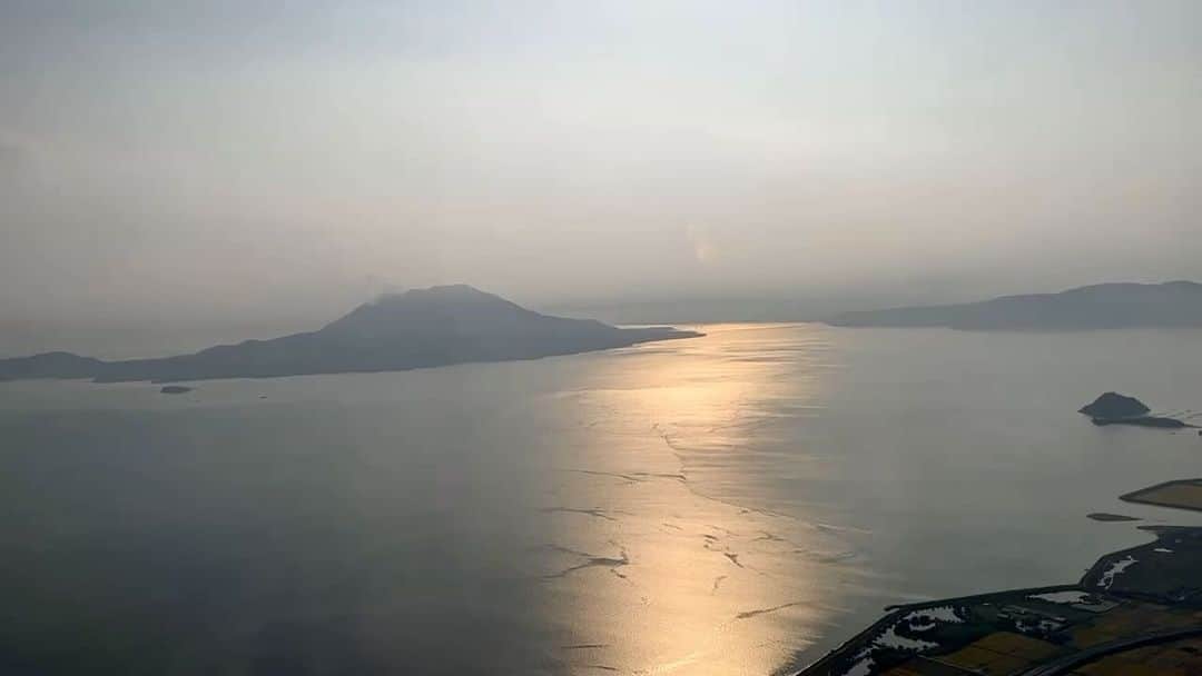 辛島美登里のインスタグラム：「今日の桜島。西の日の入りは遅くてほんわかです⛰️ 10月はこれで鹿児島3往復となります😌 #桜島」