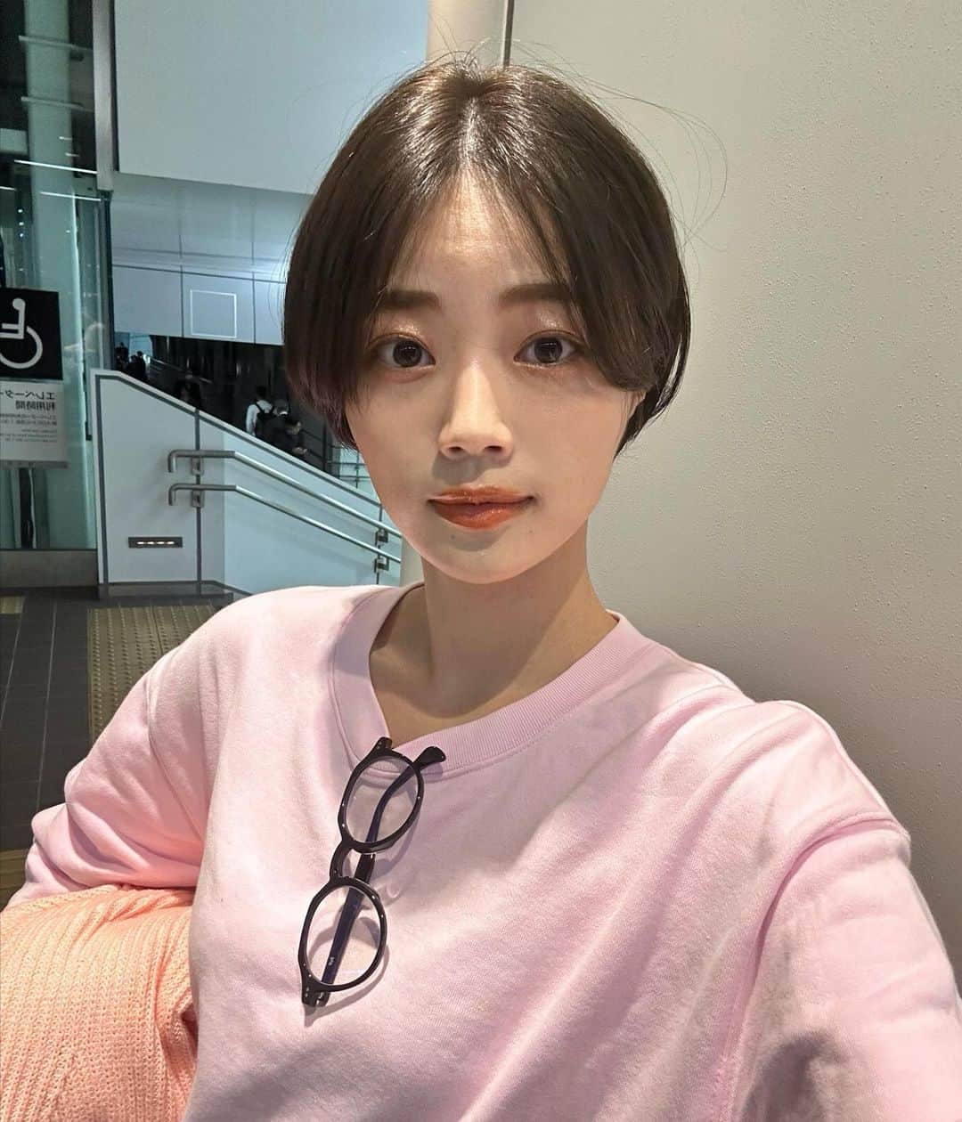 藤野結衣のインスタグラム：「ショートがやっぱり好き♡  楽ちん秋メイク💄✌︎ . . . .  #秋メイク #yeau  #イエベ秋 #ショートヘア #ショート女子 #秋カラー」