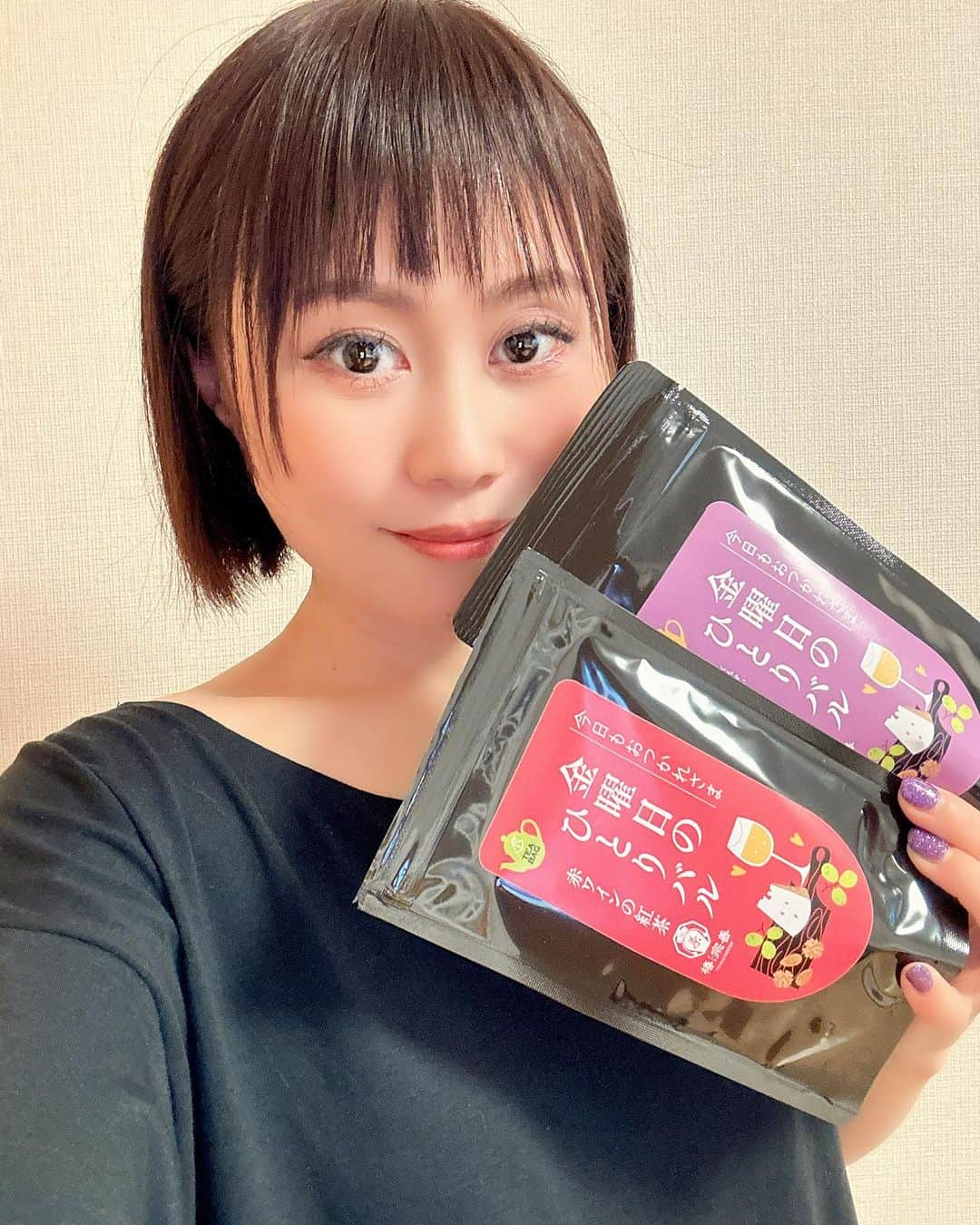 Karinのインスタグラム：「金曜日のひとりバル💛  お茶のイメージガールへ向けてお茶へ興味津々👀🍵  椿宗善@tsubakisozen   赤ワインの紅茶は今までに飲んだことない味‼️ お茶なのに赤ワインのフレーバーがする🍷  スナックもサクサクで塩分控えめでした☺️  美味しくいただきました✨ありがとうございます🙏  #金曜日のひとりバル」