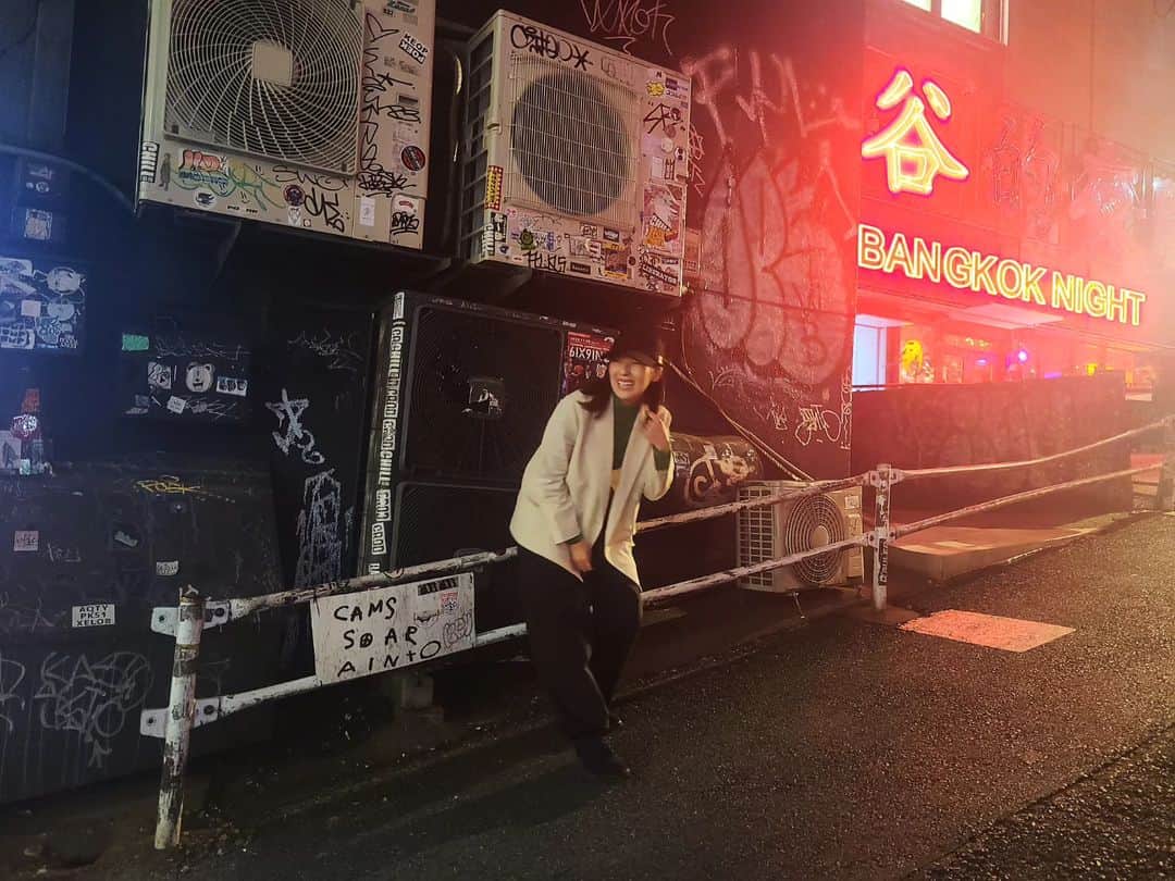 三澄さえさんのインスタグラム写真 - (三澄さえInstagram)「『呪術廻戦』聖地巡礼⑤  OPで野薔薇が座ってるところ。  ｶｯｹｰ  #呪術廻戦 #聖地巡礼」10月27日 20時44分 - sae17127