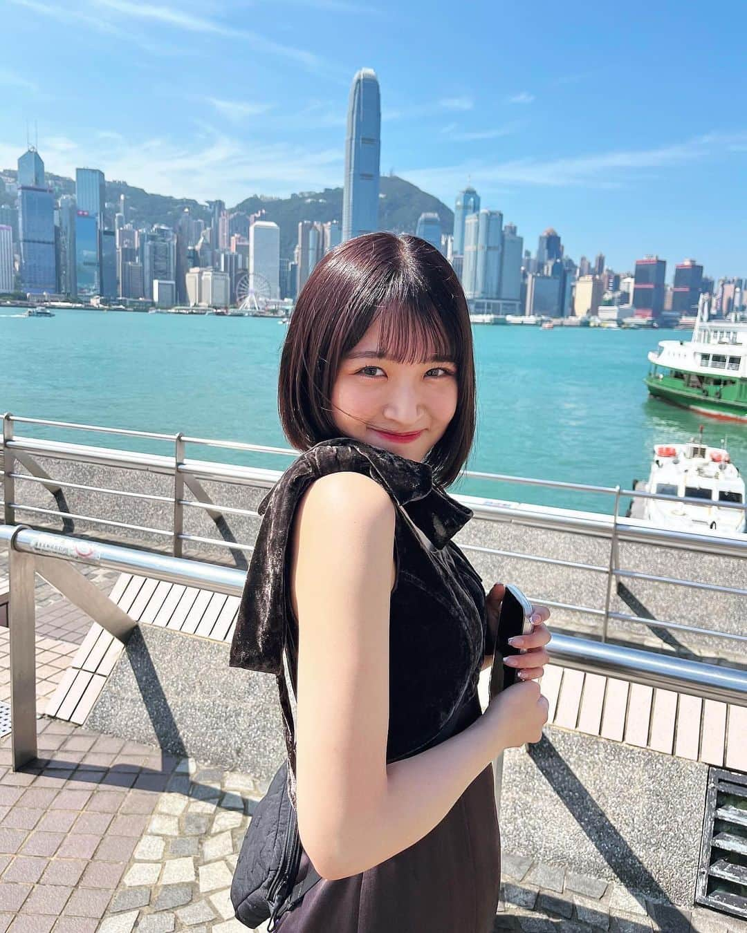 小野瑞歩のインスタグラム：「🇭🇰  海外公演の思い出②  ライブ前に観光できた🎡 7枚目の豚肉がおいしすぎて大人気だった🐷🐷  #つばきファクトリー #香港 #hongkong」