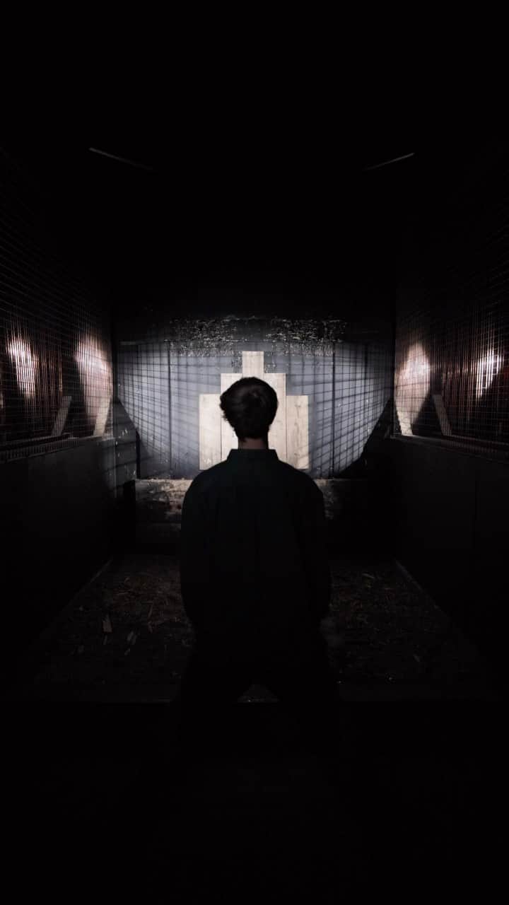 シーイーのインスタグラム：「Director - Bailey Marklew - @Bailey_marklew Director - Jason Evans - @jasonevansfoto Camera - Ruben neviazsky - @nebur.nev Stylist - Lottie collins -  @lottie__collins」
