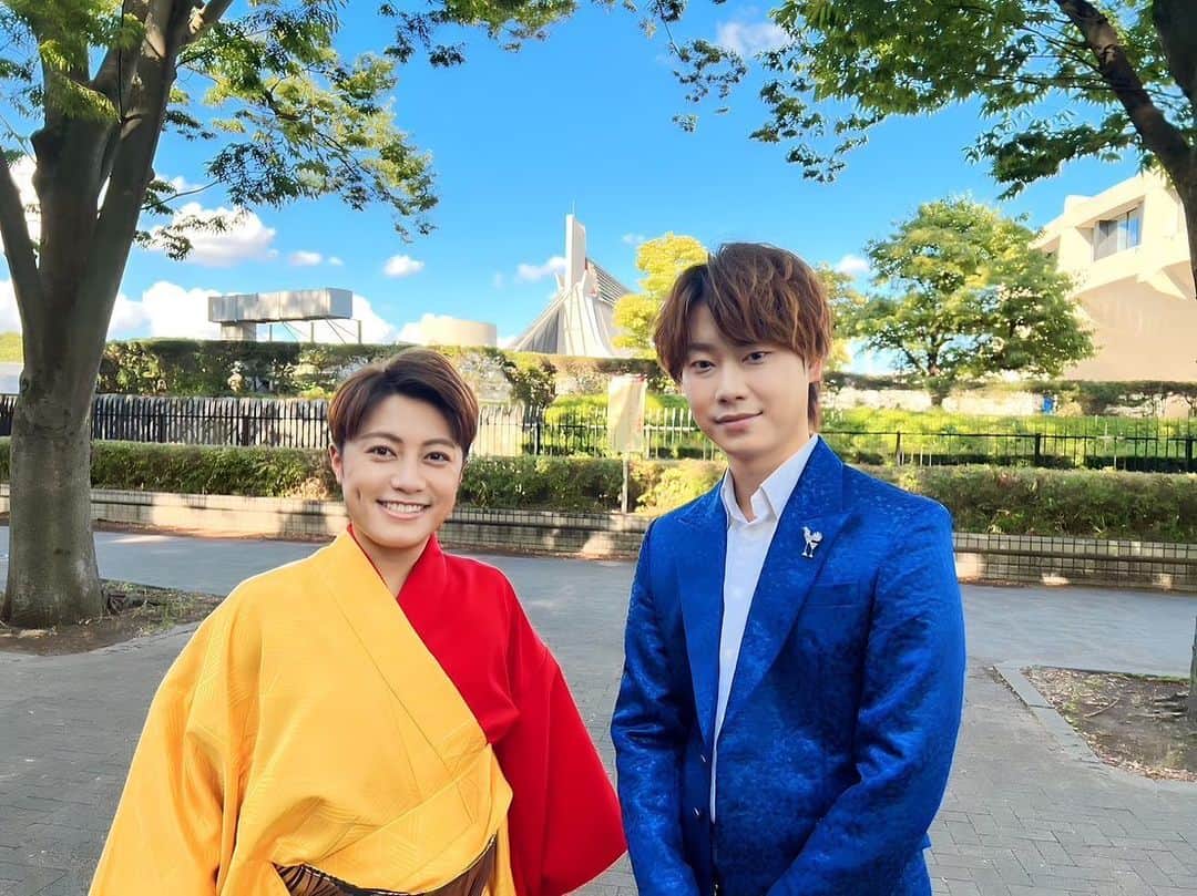はやぶさのインスタグラム：「この写真は純烈さんのMVの撮影の時のお写真です。 天気が良くて外での撮影でした！素敵な思い出です。 明日はいよいよガルロチさんでの本番、頑張ります。  【EN】  This picture was taken during the shooting of Junretsu san music video.  The weather was nice and we were shooting outside! It is a wonderful memory.  Tomorrow is finally the day of the show at Garlochi, and we will do our best.  #はやぶさ #ヒカル #ヤマト #大滝ひかる #駿河ヤマト #イベント #一日一枚  #写真  #hayabusa #hikaru #yamato #event  #picstory  #picstagram #photooftheday  #photogram  #hayabusadiary  #はやぶさの日記  #fotohariini #純烈 さん」