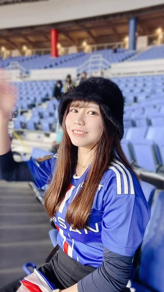 山口みらんのインスタグラム：「#Wearemarinos❤️🤍💙  #fmarinos #マリノス  #横浜Fマリノス  #日産スタジアム  #サッカー観戦  #サッカー女子 #彼女  #彼女  #彼女感  #彼女とデートなうに使っていいよ  #彼女とデートなう  #彼女とデートなう  #彼女とデート  #サッカー  #マリノス好きな人と繋がりたい  #試合観戦  #スポーツ観戦女子  #スポーツ観戦  #ユニフォーム女子  #Jリーグ  #Jリーグ好きと繋がりたい  #Jリーグ女子  #Jリーグ観戦」