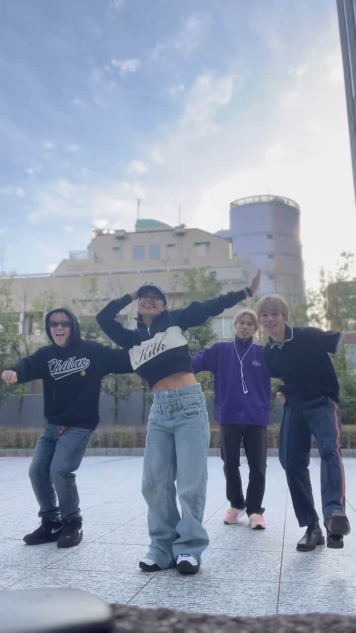 RIEHATAのインスタグラム：「生きてるうちは1秒1秒を大切に、愛あるコト、 してたいね！  "Dance" Your Life ✨✨✨🌞  ♬ #primadonna with #RHT 🦋 このダンスの中に ♡らぶマーク 見つけられるかな？🕺」