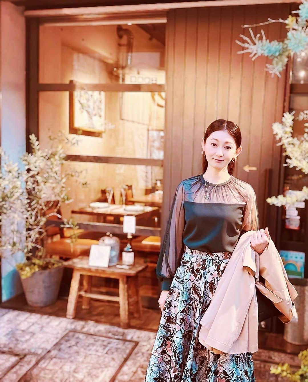 風花舞のインスタグラム：「お店の前で。 photo‥　@momoko_sakaida  #sousvoile」