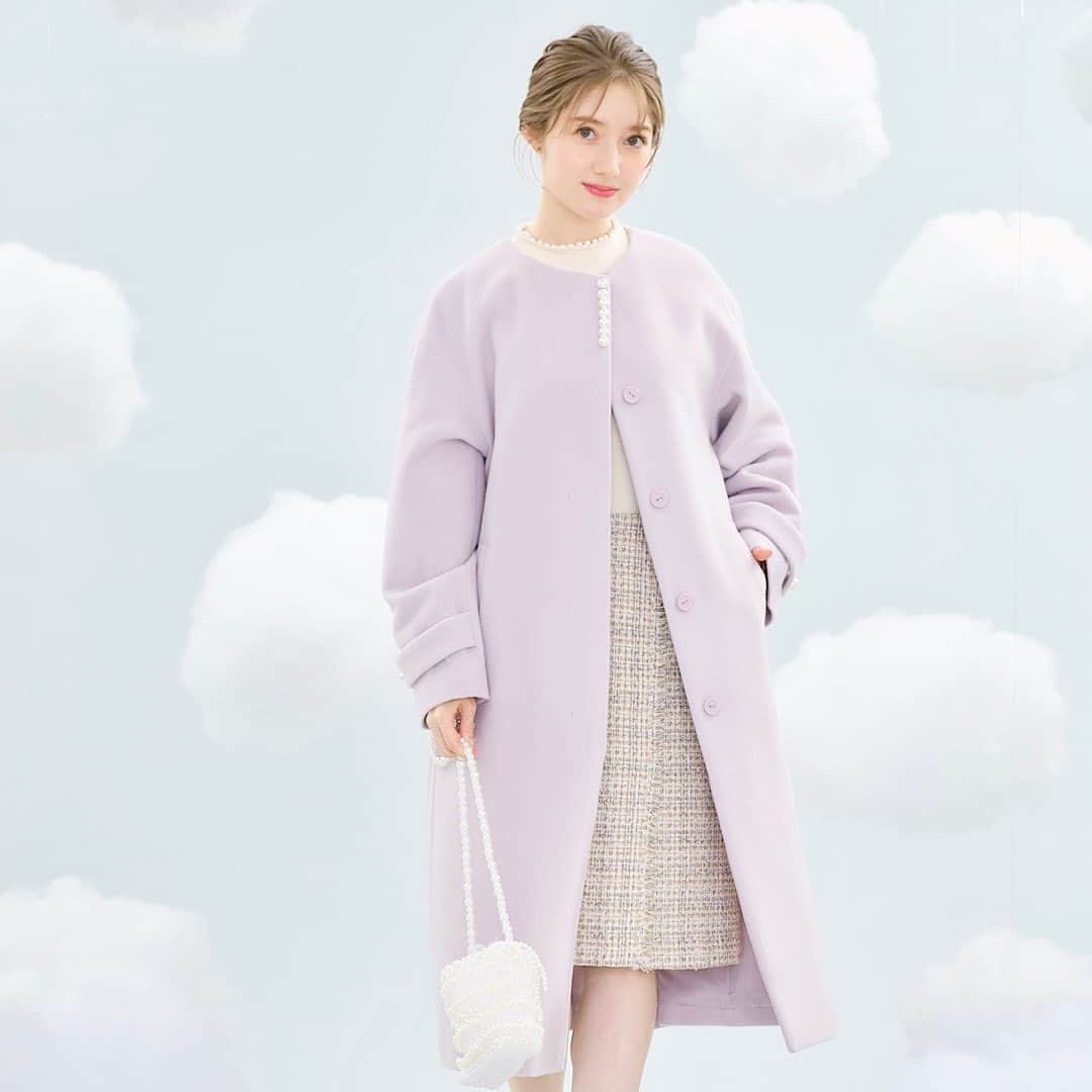 Couture brooch クチュールブローチ公式のインスタグラム：「Bon perle Bon tweed ⁡ ˗˗˗˗˗˗˗˗˗˗˗˗˗˗˗˗˗˗˗˗˗˗˗˗˗˗˗˗˗˗˗˗˗˗˗˗˗˗˗˗˗˗˗˗˗˗˗˗˗˗˗˗˗˗˗˗˗˗˗˗˗˗ ⁡ 初冬のニュアンス雲空に Couture's angelが舞い降りた ⁡ オリジナルのツイード生地と パールディティールのアイテムで スタイリングされたコレクション ⁡ ⁡ coat ¥23,100 knit ¥4,990 skirt ¥6,990 boots ¥8,500 ⁡ ⁡ ⁡ 特集ページは プロフィールTOPリンクよりご覧ください🔗 → @couturebrooch_official  ハイライト「special」からもご覧いただけます♪ ⁡ ˗˗˗˗˗˗˗˗˗˗˗˗˗˗˗˗˗˗˗˗˗˗˗˗˗˗˗˗˗˗˗˗˗˗˗˗˗˗˗˗˗˗˗˗˗˗˗˗˗˗˗˗˗˗˗˗˗˗˗˗˗˗˗˗˗˗˗˗˗ #couturebrooch #クチュールブローチ #2023winter  #高見え #プチプラ #フェミニン #冬 #winter  #パール #ツイード #ロングコート #ニットコーデ #スカートコーデ #ブーツ #ショートブーツ」