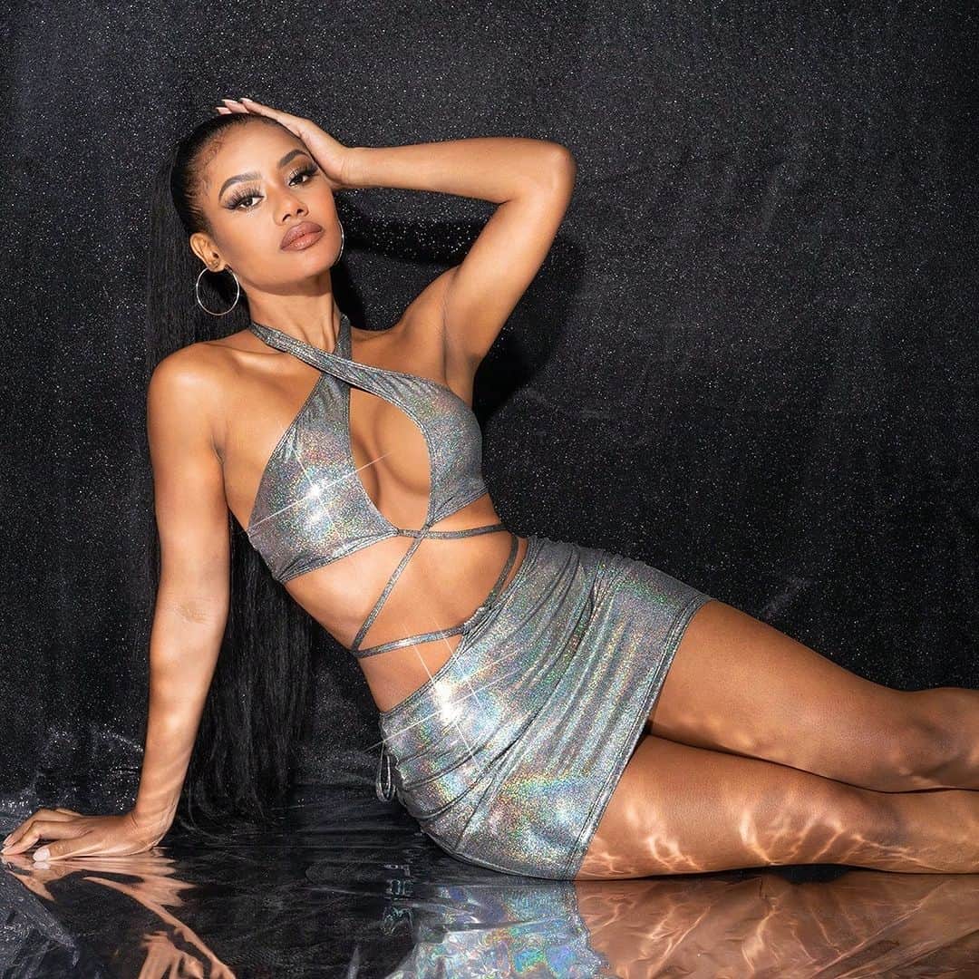 SHEINのインスタグラム：「BAE the life of the party with swimwear from our sizzling new collection 🎉👙  🔎 24095556 23586860 23391462 24107165 23257923 23187370 23159660 24095493  #SHEIN #SHEINforAll #SHEINstyle #fashion #chic」