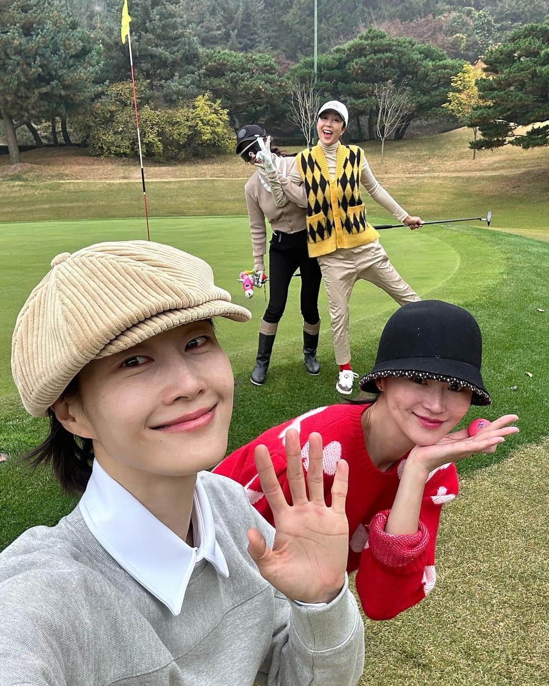 イ・ヒョニさんのインスタグラム写真 - (イ・ヒョニInstagram)「오랜만에 콧바람 쐬고 왔어요~⛳️」10月27日 21時01分 - lee.hyunyi