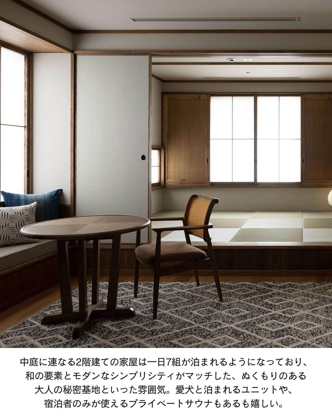 ELLE DECOR JAPANさんのインスタグラム写真 - (ELLE DECOR JAPANInstagram)「京都にある数えきれないほどの宿のなかから、新規開業を中心に、いつかは泊まりたいスタイリッシュなホテルや旅館をまとめてラインナップ。  ・たま靑 2023年夏にオープンした小さなシャンブルドット（B＆B）。さまざまなショップやホテルを手がけてきた注目の設計事務所「FHAMS（ファムス）」がデザインした宿。  ・デュシタニ京都 タイのホテル・不動産開発大手「デュシット・インターナショナル」が手がけるラグジュアリーホテル「デュシタニ京都」が、2023年9月に日本上陸。  ・6ishiki（ムイシキ） “霧の街”とも呼ばれる京都府亀岡市に立つ、築100年の古民家。ここをリノベートして2022年12月に開業した、一日1組限定の貸別荘スタイルの宿。  ・リーガプレイス京都 四条烏丸 2023年4月に開業。地下鉄四条駅・阪急烏丸駅からすぐの便利な場所に立つ、「リーガロイヤルホテルグループ」が京都市内に展開する3軒目のホテル。  #京都旅行 #京都 #京都ホテル #kyoto #kyotohotel #デザインホテル #京都おしゃれホテル #おしゃれホテル #たま靑 #デュシタニ京都 #6ishiki #リーガプレイス京都 四条烏丸」11月2日 19時05分 - elledecorjapan