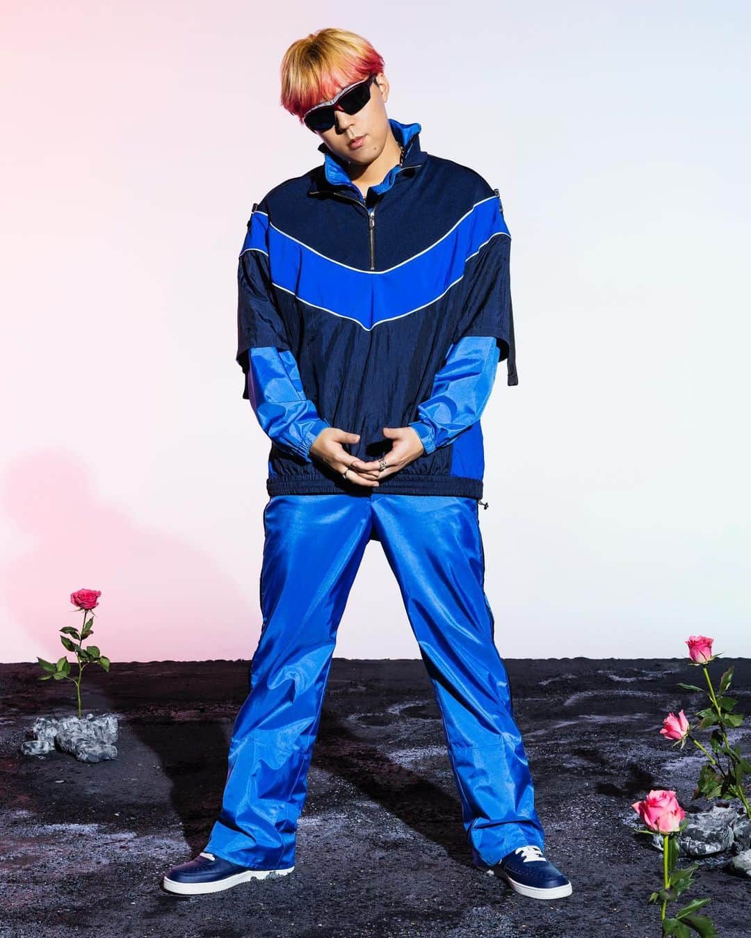 FANTASTICS from EXILE TRIBEのインスタグラム：「. 2023.12.05(Tue.)Release  FANTASTICS 3rd Album "FANTASTIC ROCKET"  《Artist Photo》  @exile_sekai_official  #世界  #FANTASTICS  #FANTASTICROCKET  #STARBOYS」