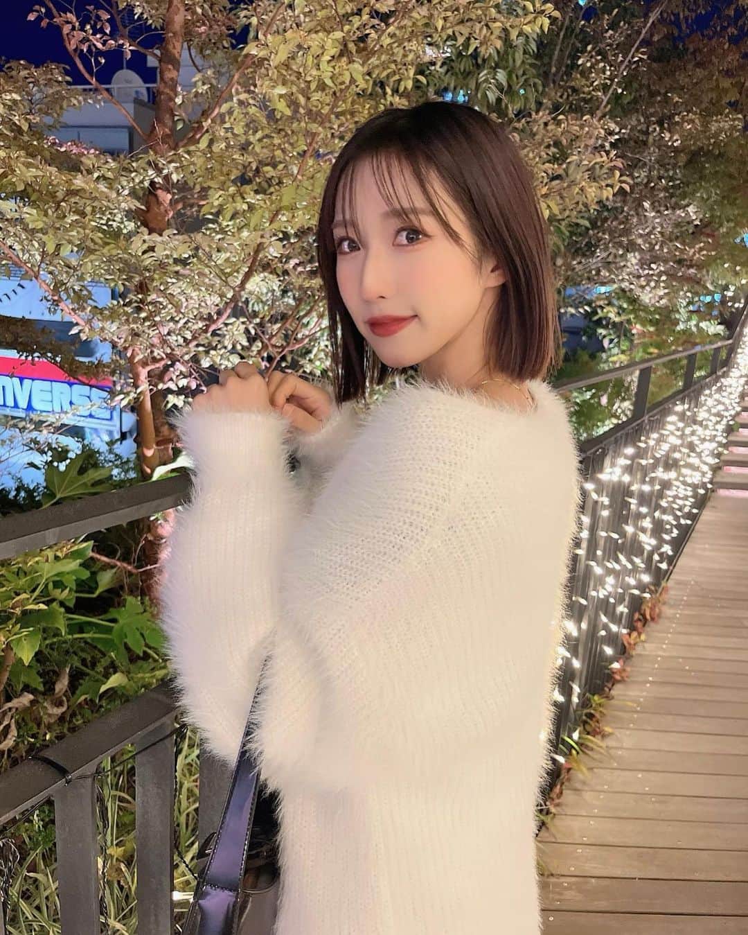 安田玲のインスタグラム：「⁡ ⁡ ⁡もうクリスマス仕様になってたー！！  クリスマスの時期は街がキラキラしとって好きなんやけど なんか悲しくもなるよね🥺 ⁡ ⁡」