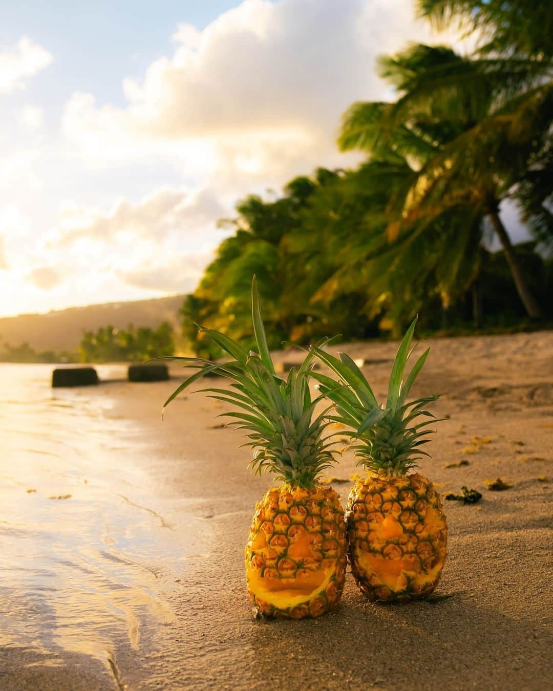 ハワイアン航空のインスタグラム：「Happy #AlohaFriday ! ハワイの#おばけかぼちゃ 🎃はパイナップル🍍  #ハワイの風景 #ハロウィン #ハワイのビーチ #ハワイ好きな人と繋がりたい」