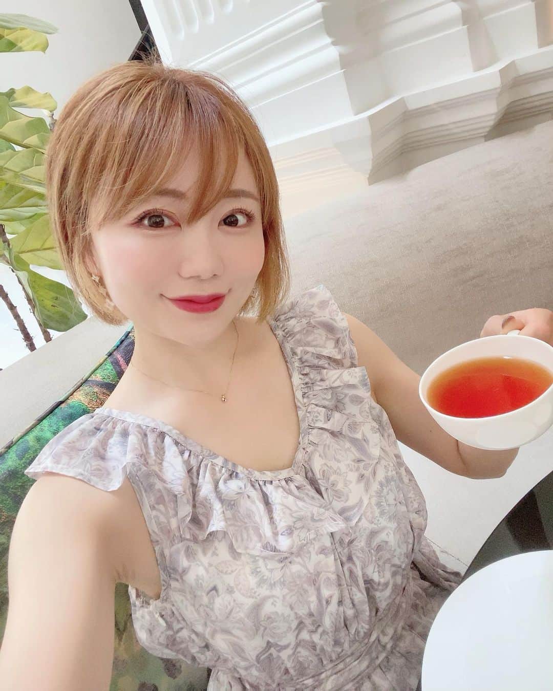 Roseさんのインスタグラム写真 - (RoseInstagram)「🌹🫖🥪🧁  Raffles Hotel, Singapore  シンガポールの文化遺産にも指定されている ラッフルズ・ホテル・シンガポール アフタヌーンティー🫖  6種類の紅茶の中から オレンジ・ペコ・セイロンをチョイスして サンドイッチ、スイーツ、スコーンをいただいたよ🍽️  海外での初アフタヌーンティー✨ エレガンス空間でゆっくり時間を過ごせて幸せ💕  #raffleshotel #raffleshotelsingapore  #afternoontea #singapore  #ラッフルズ #ラッフルズホテル  #ラッフルズホテルシンガポール  #アフタヌーンティー #海外アフヌン  #シンガポール #シンガポール生活  #女子旅 #旅ログ」10月27日 21時14分 - rose_ro_tan