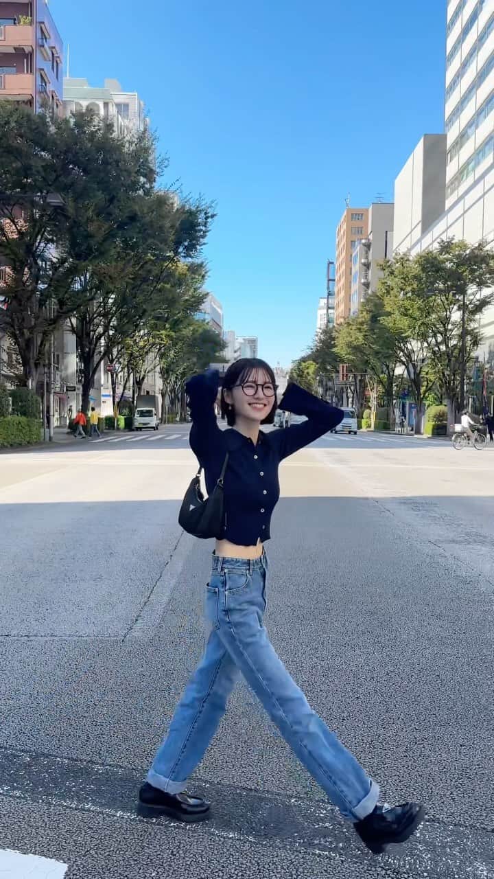 のインスタグラム：「👖🚥  #ショート #ショートボブ #ボブ #ボブヘア #デニムコーデ」