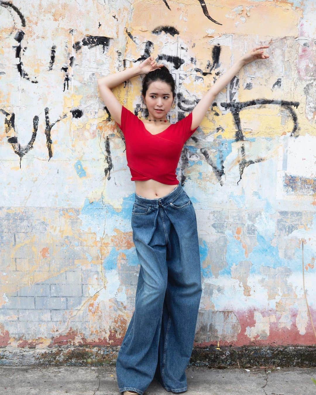 小南満佑子さんのインスタグラム写真 - (小南満佑子Instagram)「. other cut 📸🍒  小南満佑子1st写真集『Luce』 発売から早くも１週間経ちましたが、 皆さんもうGetして頂けましたか？？  明後日29日開催の ファンクラブ生配信では、 撮影の裏話を話しながら、 皆さんからの質問や感想も どしどし伺いたいな🥰  書店やAmazonから 是非お手に取ってご覧ください🙌🏻🩷  .  photographer：ND CHOW @ndchow.official  stylist：宮澤敬子 @kp_wtny  hair&make：paku★chan @paku_chan   . #写真集　  .  ／ 📲小南満佑子オフィシャルファンクラブ 『Mayuko The World』会員募集中🌏✨ プロフィール欄のURLから簡単にご登録頂けます。 是非"YOU-RUN"(会員名)になって応援お願いします！ ＼  #japan #japanese  #singer #opera #musical #concert #live  #actress #drama #movie #mc #artist  #camera #ocean #beach #sunset #jewelry #ootd #沖縄 #海 #photo  #女優 #表現者 #歌手 #司会 #ホリプロ #小南満佑子」10月27日 21時18分 - mayuko_kominami.official