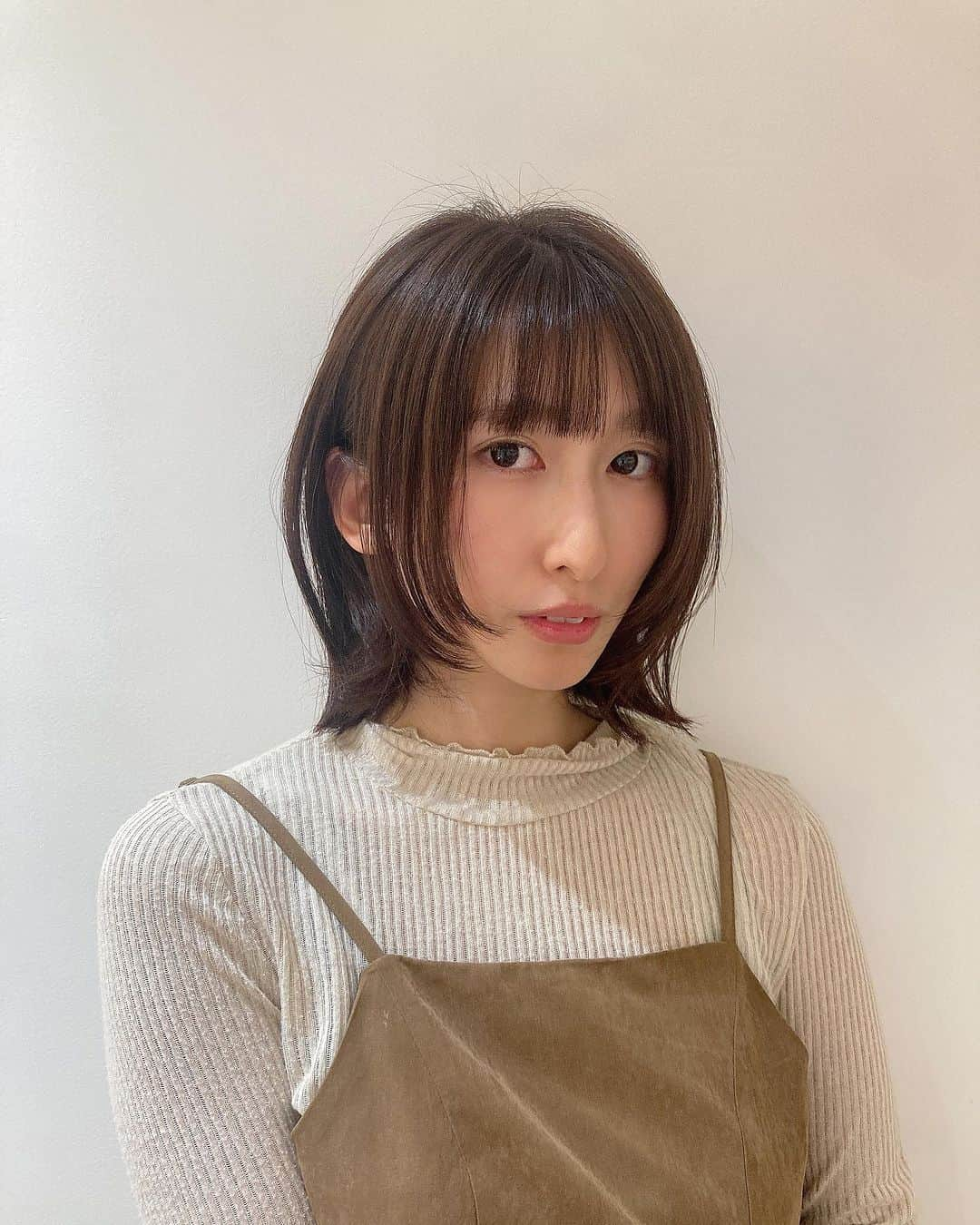 砂川陽香さんのインスタグラム写真 - (砂川陽香Instagram)「#ヘアメンテナンス ✂︎✂︎  いつも絶対可愛くしてくれる(@kenstagrm_haircolor )と(@mizuki___hair )😘  今回は長さは変えずに 前回#顔まわり の#姫カット が好評だったので 今回も入れてもらったよ~ 耳にかけてもおろしてもかわちぃ🥰 カラーもいつも完全お任せだけど 秋らしい#オリーブカラー に🫒🍁  いつもありがとうございます~🫰🏻  ㅤㅤㅤㅤㅤㅤㅤㅤㅤㅤㅤㅤㅤ ㅤㅤㅤㅤㅤㅤㅤㅤㅤㅤㅤㅤㅤ ㅤㅤㅤㅤㅤㅤㅤㅤㅤㅤㅤㅤㅤ #新宿美容室#新宿ヘアサロン#kakimotoarms #カキモトアームズ#ヘアメンテ#秋カラー#ロブ#くびれヘア #顔まわりレイヤー#ステップカット#サロンモデル東京#ママモデル#くびれミディ #ママヘア#ママヘアスタイル」10月27日 21時20分 - hirokattsunnnn