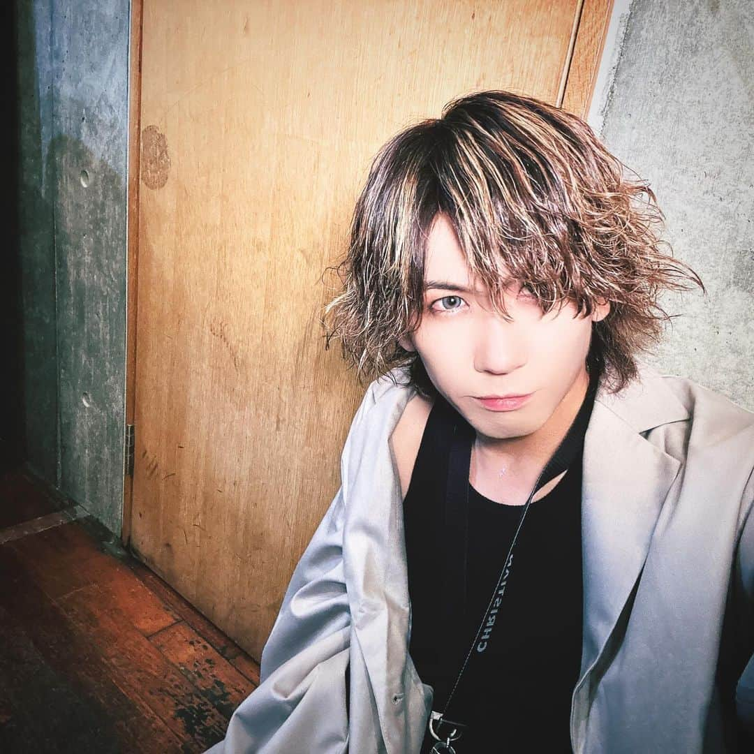 TAKUMA さんのインスタグラム写真 - (TAKUMA Instagram)「岡山ワンマンありがとうございました！！  岡山も同じく1年半ぶり  いけてないところ結構あるな、、、  来年こそは絶対にいきたいです💪🚗  みんな改めて応援ありがとう💎  それでは  京都に帰ります🚗  またねー！！  #たんさん #ギルド #バンド #岡山image #岡山」10月27日 21時20分 - tan_tan_dayo