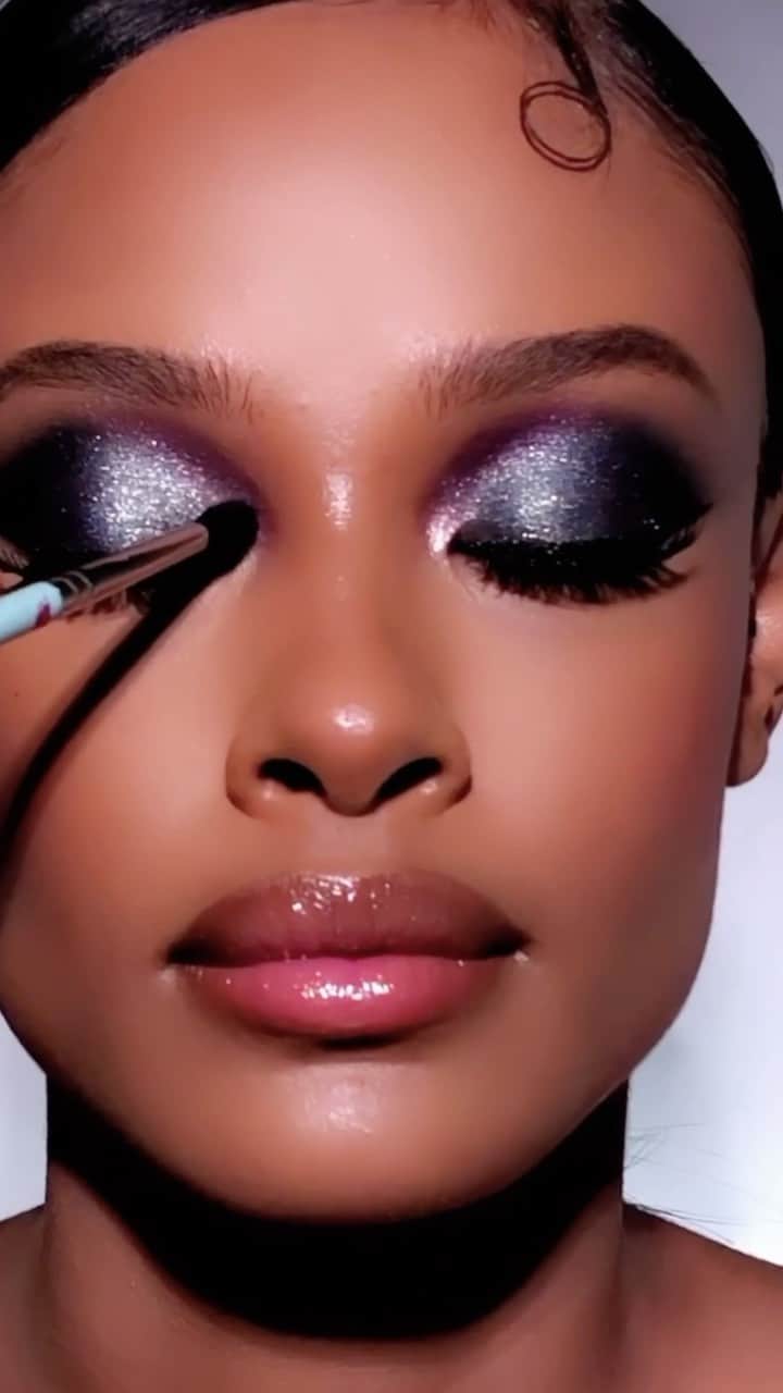 パット・マグラスのインスタグラム：「BEJEWEL YOUR BEAUTY ✨💎✨#patmcgrathlabs #inspiration」