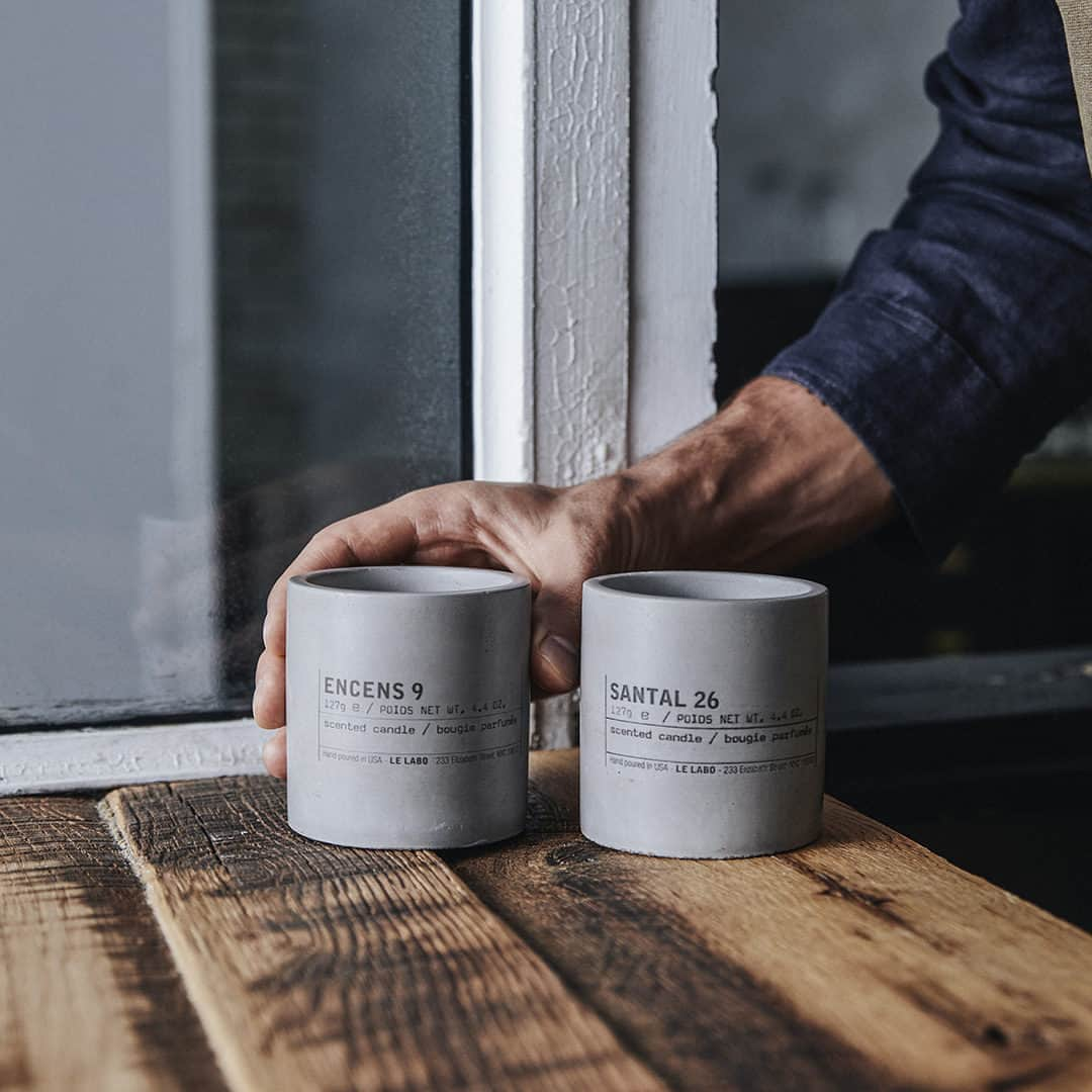 ルラボのインスタグラム：「Concrete Candle. In a medium size. Carefully crafted and poured by hand in the USA. Available now in Santal 26 and Encens 9 home scents.  #theperfectinbetweensize #burnbabyburn」