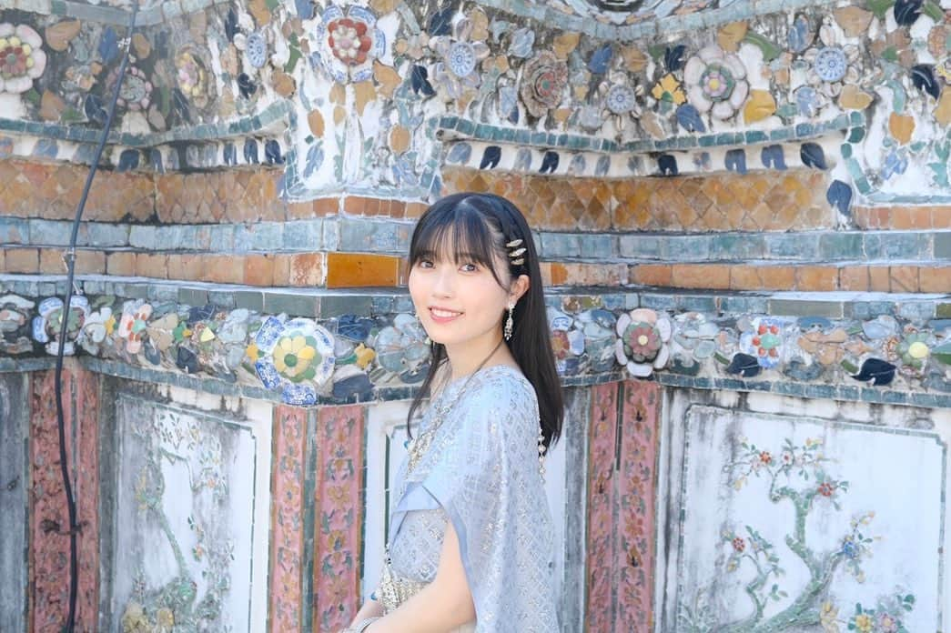 西田汐里さんのインスタグラム写真 - (西田汐里Instagram)「🇹🇭  タイで伝統衣装着させていただきました！ 最近お気に入りの水色選んだよ😊  #タイ #ワットアルン #ココロのカメラ  #beyooooonds #西田汐里」10月27日 21時30分 - shiori_nishida.official