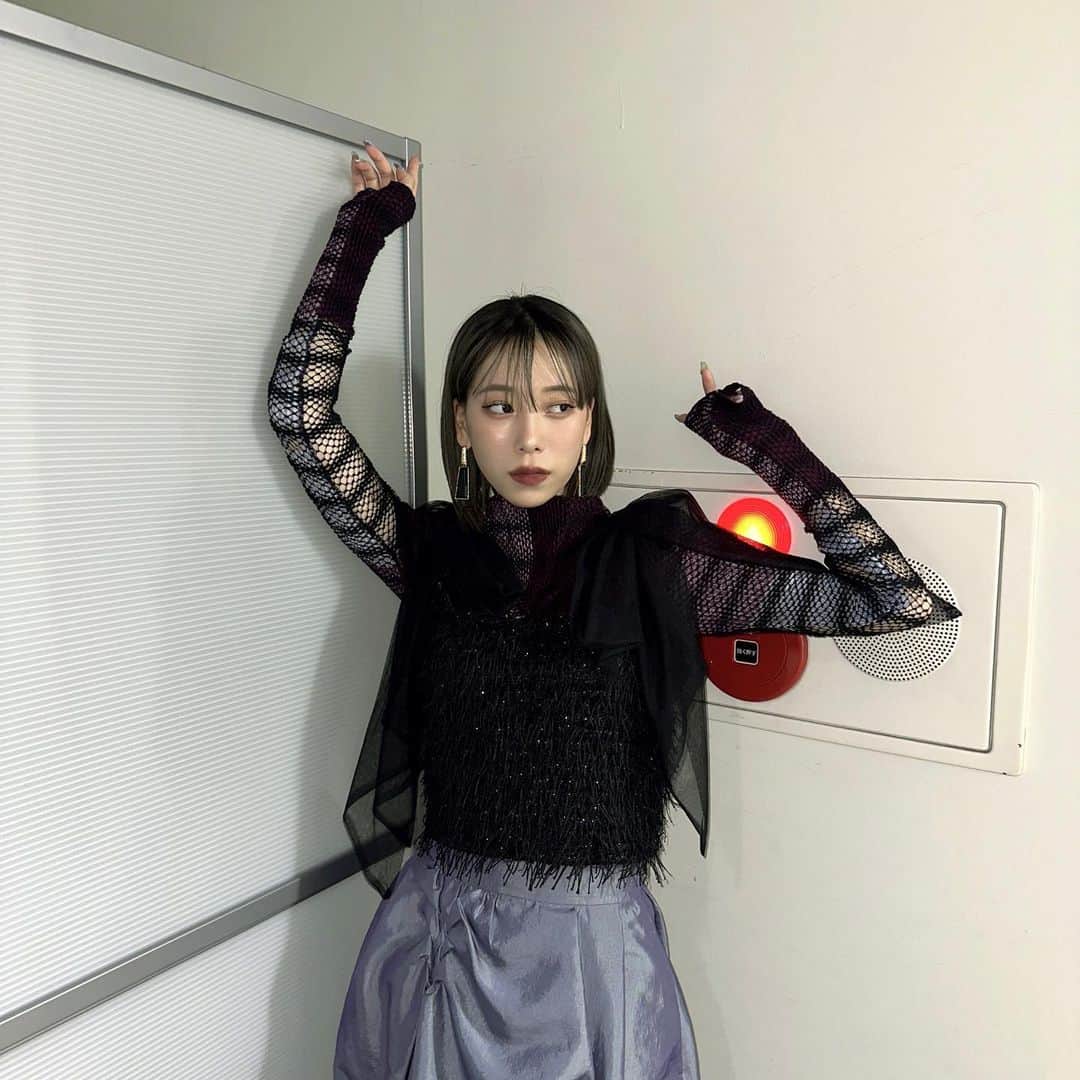 のインスタグラム：「今日は久しぶりに衣装の日だったのでハロウィンをイメージ🎃  生配信見てくださってありがとうございました🫶🏻🫶🏻 にゃにゃにゃにゃ〜が皆の夢に出て来ませんように。」
