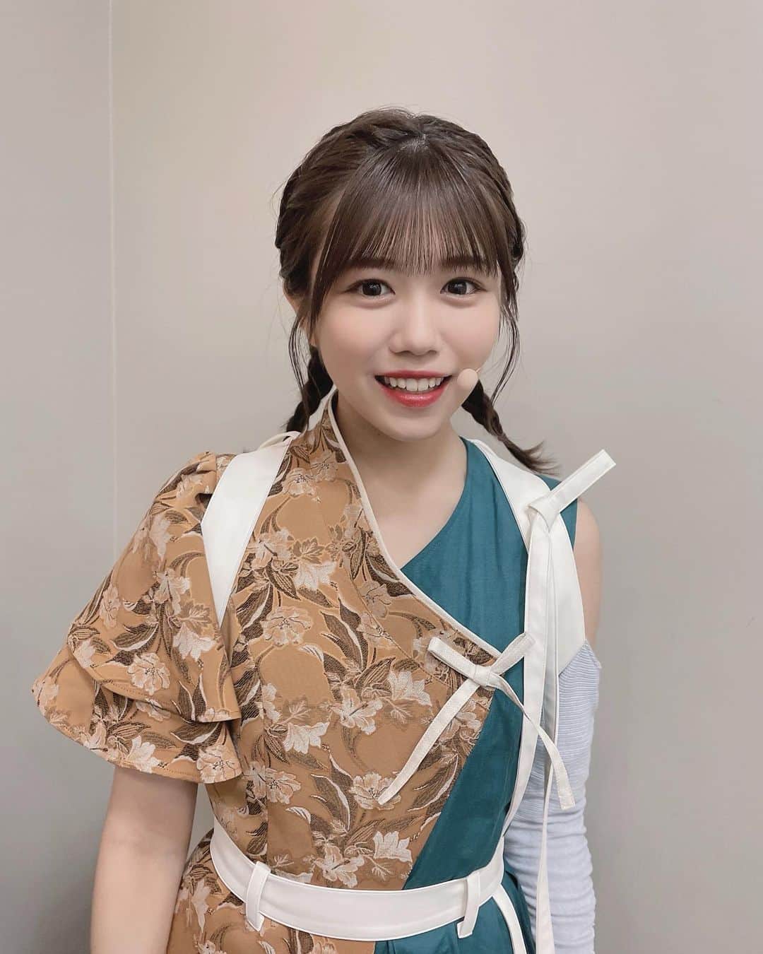 武元唯衣さんのインスタグラム写真 - (武元唯衣Instagram)「. 昨日は「みやざきノスタルコンサート」さんで、パフォーマンスさせていただきました☺︎ 宮崎の皆さんがとってもあたたかくて、声援が嬉しかったです🥲 帰りに美味しいお土産もたくさん買っちゃった〜♩  #chukegram  #櫻坂46 #武元唯衣」10月27日 21時37分 - takemotoyui_official