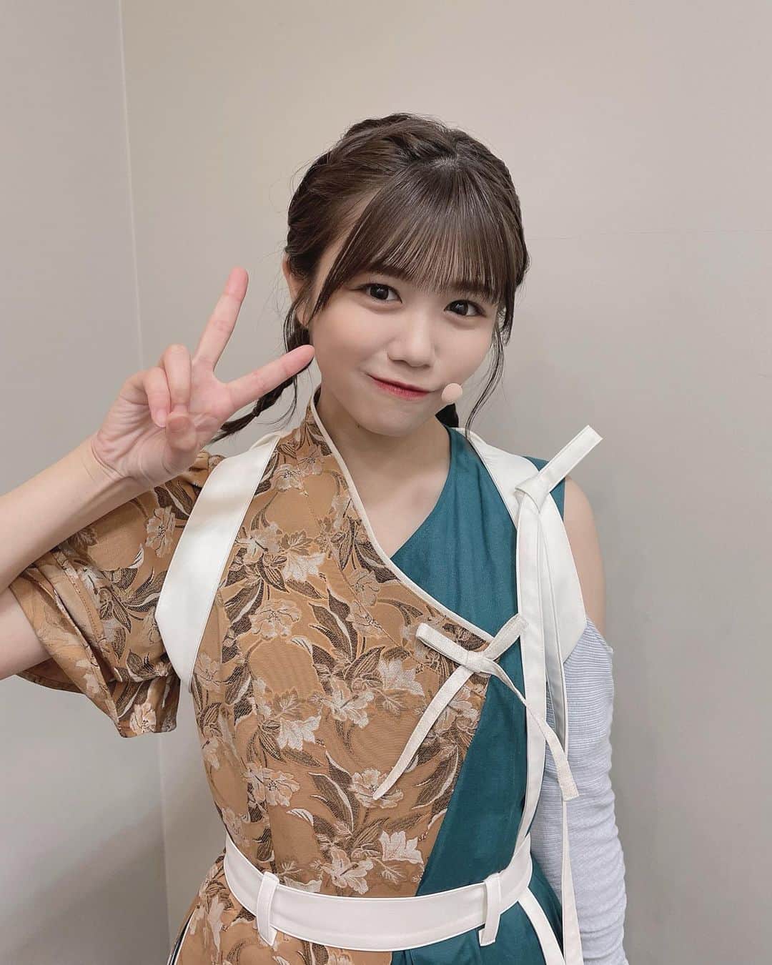 武元唯衣さんのインスタグラム写真 - (武元唯衣Instagram)「. 昨日は「みやざきノスタルコンサート」さんで、パフォーマンスさせていただきました☺︎ 宮崎の皆さんがとってもあたたかくて、声援が嬉しかったです🥲 帰りに美味しいお土産もたくさん買っちゃった〜♩  #chukegram  #櫻坂46 #武元唯衣」10月27日 21時37分 - takemotoyui_official
