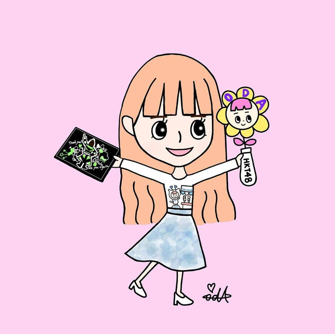 小田彩加のインスタグラム：「🌼ご依頼で描いた絵🌼  ※お客様に許可もらってます👍🏻  似顔絵イラストはメンバー以外では初めて？だと思います！  衣装やアイテム、入れたいものを盛り込んで完成します〜♡  こちらの2枚は、ODAグッズを持っています！ 自分のグッズを絵に描いたのも意外と初めましてでした！  似顔絵は、HKT48加入してからで、もともと描いてこなかったため、ラフ画に数日間かかりますが、その分、完成したら超嬉しくなる✨✨  気に入ってくださって、超アゲでした⤴︎⤴︎  #似顔絵　#似顔絵イラスト #イラスト依頼　#似顔絵依頼 #illustration #イラスト #art  #digitalart」