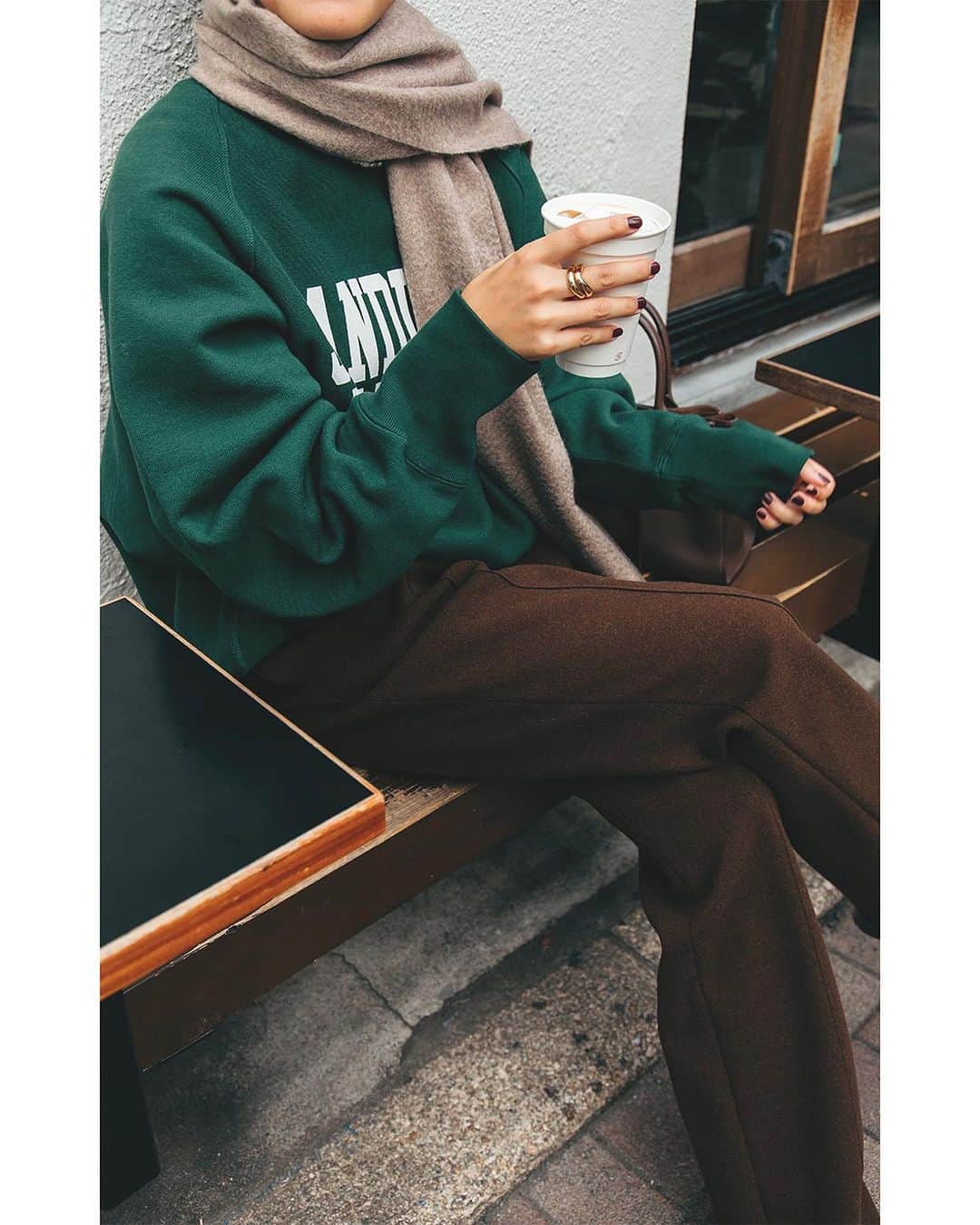 JOURNAL STANDARDのインスタグラム：「秋といえば「食欲の秋」「読書の秋」「芸術の秋」など楽しみがたくさん。  みなさんはどのように過ごしますか？ 美味しい物を食べたり、本を読んだり、紅葉を見に行ったり、友達お出かけしたり...  気温が徐々に下がってきて、秋を感じられるようになった今日このごろ。 ぜひ秋コーデの参考にしてくださいね。  ——— ⁡ ■別注【CHAMPION/チャンピオン】REVERSE WEAVE SWEAT CREW：スウェット ¥14,300 tax included No.23070410000630  ■WOOLLET ラインパンツ ¥14,300 tax included No.23070400321030  ■カシミヤストール ¥19,800 tax included No.23098400800030  ■【PASCUCCI/パスクッチ】バックル付きローファー ¥33,000 tax included No.23093410005030  ■【CHRISTIAN VILLA/クリスチャン ヴィラ】金具付きミニトートバッグ ¥28,600 tax included No.23092410003530  ——————————  ■MUSICハイネックプルオーバー ¥14,300 tax included No.23080400901030  ■別注【THE NORTH FACE PURPLE LABEL×JS】リップストップベスト ¥46,200 tax included No.23010410000830  ■【CORSO ROMA 9 / コルソローマノーヴェ】ショートブーツ ¥26,400 tax included No.23093410003530  ■【YAHKI/ヤーキ】W FACE SHOULDER BAG：ショルダーバッグ ¥25,300 tax included No.23092410003230  ——————————  #baycrews #baycrewsstore #journalstandardladies #journalstandard #2023autumn #autumn #ジャーナルスタンダード #レディースファッション #ベイクルーズ #大人コーデ #秋コーデ #秋物 #秋服 #大人コーデ#30代コーデ#40代コーデ」