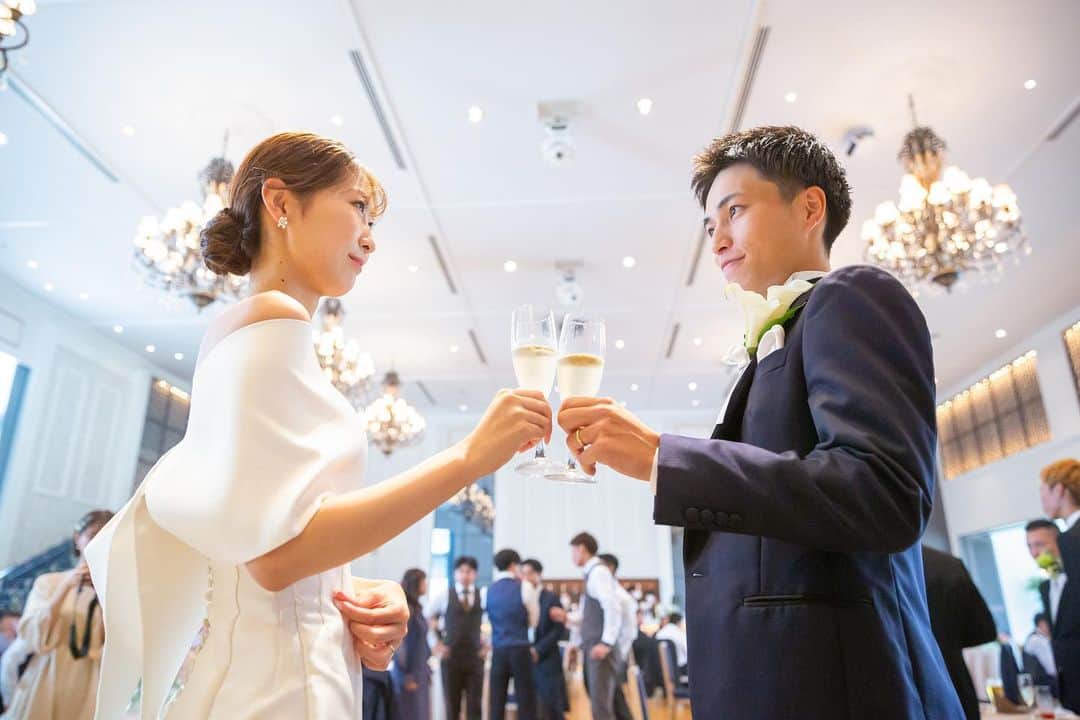ディアステージつくばフォレストテラスのインスタグラム：「ディアステージの披露宴会場✨ オフショルのドレスも大人気です💛  𓂃𓂃𓂃𓇼𓆉𓂃𓂃𓂃𓊝𓄹𓄺𓂃𓂃𓂃𓆉𓇼 𓂃𓂃𓂃 詳細はプロフィールからご覧いただけます！ @dearstage  _ #ディアステージつくばフォレストテラス #ディアステージ #ディアステージつくば #dearstage #dearswedding 𓂃𓂃𓂃𓇼𓆉𓂃𓂃𓂃𓊝𓄹𓄺𓂃𓂃𓂃𓆉𓇼 𓂃𓂃𓂃」
