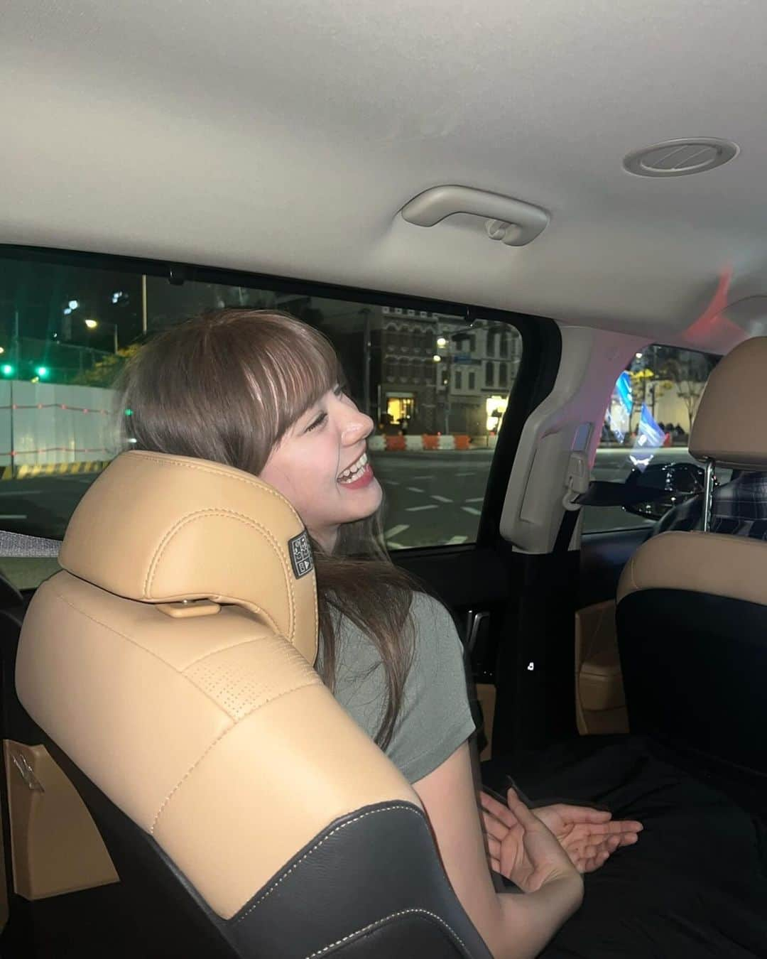 NiziUさんのインスタグラム写真 - (NiziUInstagram)「♡언니들과 차 안에서 행복한 시간♡  ♡Late night drives♡  #niziu #nina」10月27日 21時44分 - niziu_artist_official