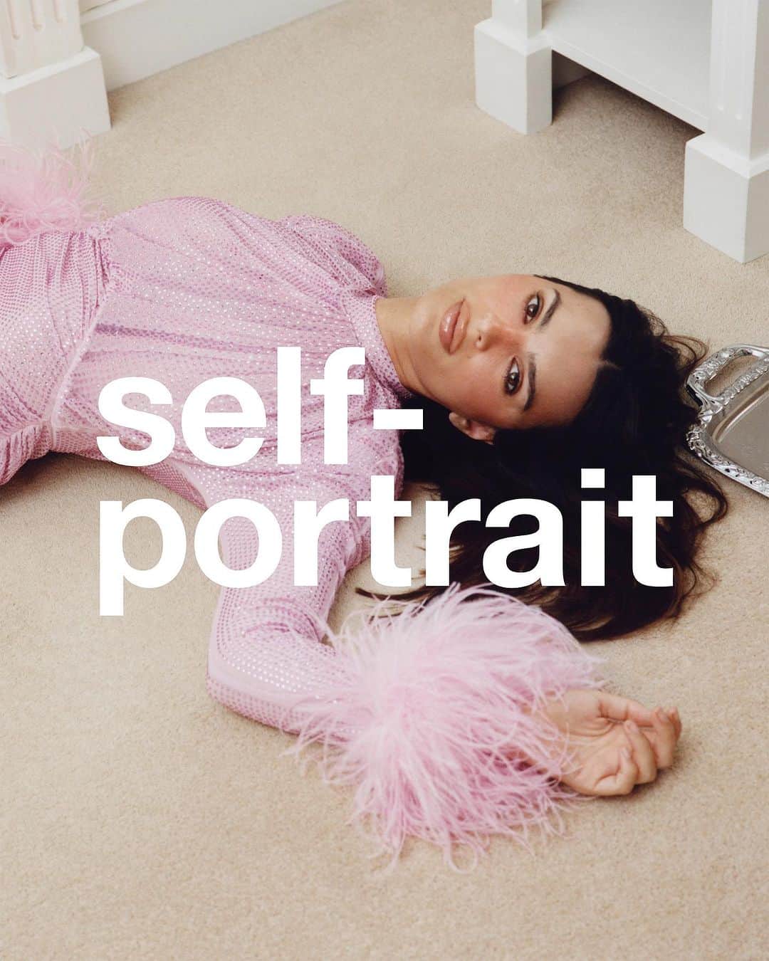 SELF PORTRAITのインスタグラム：「AT HOME WITH SELF-PORTRAIT   Pretty in pink 💗」