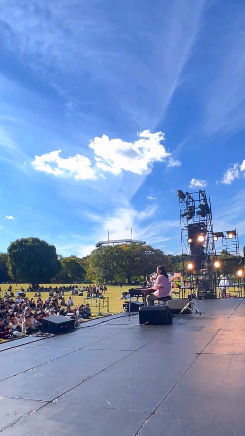 のインスタグラム：「🌈4都市インストアライブ🌈 無料ライブ＆サイン会もあるので絶対遊びに来てね？！ . 10 月 29 日（日） 東京・タワーレコード渋谷店 B1F「CUTUP STUDIO」 (13:00) 11 月 11 日（土） 名古屋・アスナル金山 1F イベントステージ (13:00) 11 月 12 日（日） 大阪・タワーレコード梅田 NU 茶屋町店 店内イベントスペース (12:00) 11 月 12 日（日） 大阪・あべのキューズモール 3F スカイコート (17:00) 11 月 19 日（日） 東京・ららぽーと立川立飛 2F イベント広場 (13:00) 11 月 25 日（土） 福岡・キャナルシティ博多 B1F サンプラザステージ (13:00）」