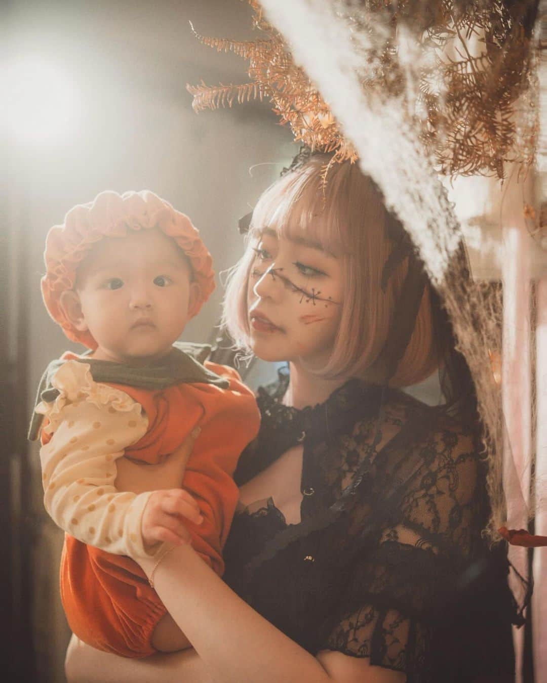 陳語謙さんのインスタグラム写真 - (陳語謙Instagram)「🎃𝓱𝓪𝓹𝓹𝔂 𝓱𝓪𝓵𝓵𝓸𝔀𝓮𝓮𝓷🎃 活捉一隻小南瓜精✌︎( ˙-˙︎︎︎ )  📸&妝&造型 @imyusyuan  都是小喵一手包辦ฅ💕」10月27日 21時54分 - cyc.85