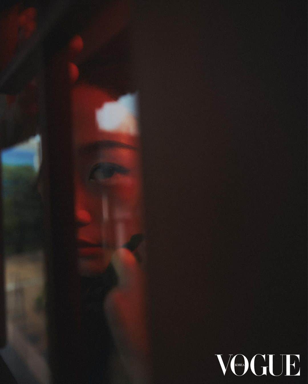イ・ユミさんのインスタグラム写真 - (イ・ユミInstagram)「@voguekorea 수상하다 수상해🌧️」10月27日 21時54分 - leeyoum262
