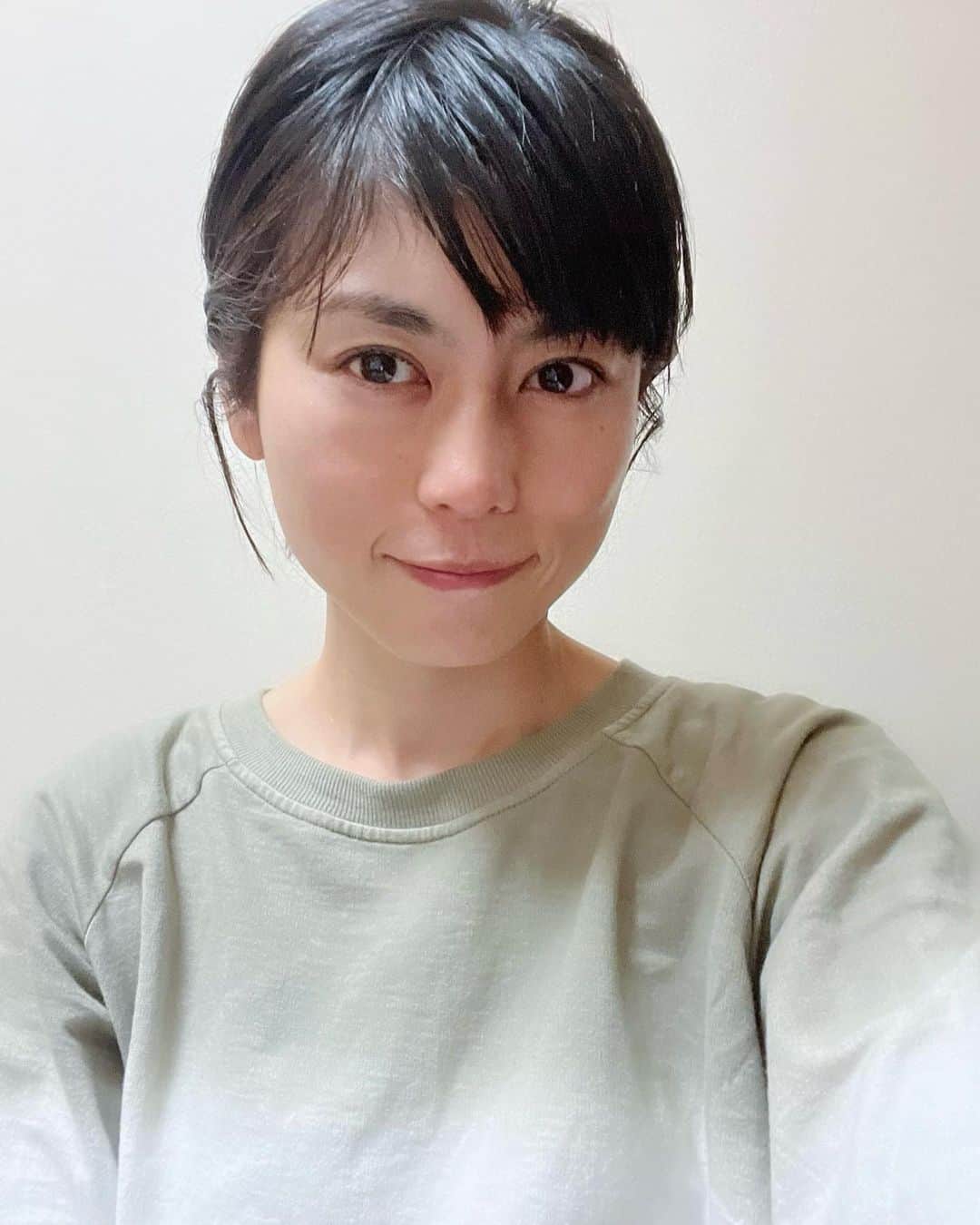 のインスタグラム：「早くも#髪の毛伸びてきた 感が凄い（笑） 本当に物凄いスピードで伸びてるのか、そう感じるだけかは分かんないけど。 　 だから何って訳じゃないんだけどね。 今日の何気ないつぶやきでした😁」