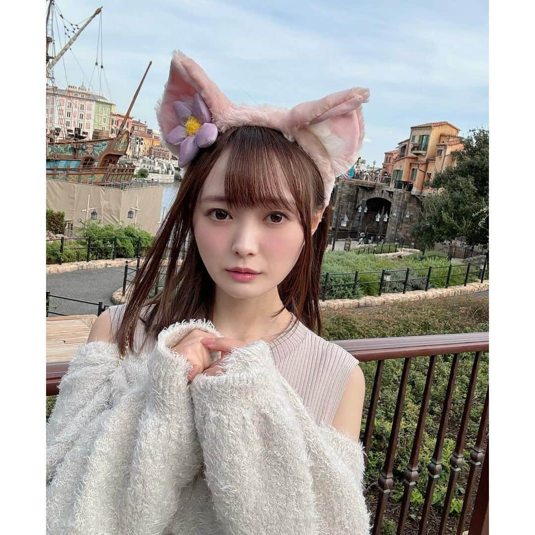 樋渡結依のインスタグラム：「久しぶりのディズニーに行ってきたよ☺️ ハロウィンしてました🎃  リーナベルのみみ可愛かった〜🫶 どうかな？🦊  #ディズニーコーデ  #ディズニーシー  #ソアリンファンタスティックフライト 大好き♡ #リーナベル はダッフィの友達 #ハロウィン 🎃 #tokyodisneysea」