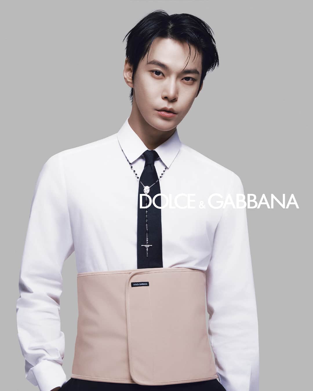 のインスタグラム：「Global Ambassador @do0_nct photographed by @parkjongha for #DGFW23. #DolceGabbana #DGxDOYOUNG   Stylist @kimvenchy Makeup @bit.boot_ase Hair @bit.boot_1shee」