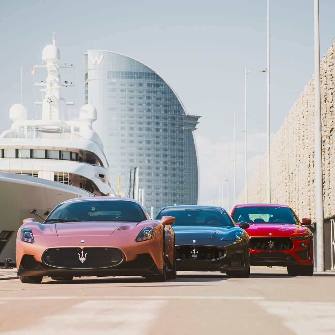 マセラティさんのインスタグラム写真 - (マセラティInstagram)「Powerful + Iconic + Adventurous = MC20 + GranTurismo + Levante⁣ A little Maserati math equation. Or in other words, a whole lot of Trident power on tour in Barcelona.⁣ #Maserati #MaseratiMC20 #MaseratiGranTurismo #MaseratiLevante」10月27日 22時00分 - maserati