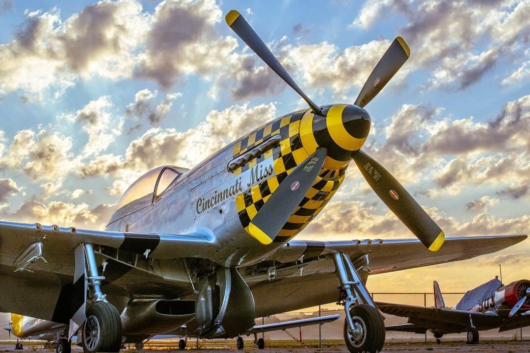 Sigma Corp Of America（シグマ）さんのインスタグラム写真 - (Sigma Corp Of America（シグマ）Instagram)「With November just around the corner, air shows are wrapping up here in the US. 🛬 But 2023 was another great year for photographing aircraft, thanks in part to the arrival of the ultra-versatile SIGMA 60-600mm F4.5-6.3 DG DN OS | Sports lens!  Here are a few highlights from the 2023 air show season featuring SIGMA lenses.   If you haven't seen the new SIGMA 60-600mm yet, check out the "Ultimate Air Show Photography Lens" article on the SIGMA America blog ▶️LINK IN OUR BIO◀️ by @jim_koepnick. Or go to:   🛩️ bit.ly/sigma-60-600-air-show-ig 🛩️   And if you're looking into a telephoto lens for the air show enthusiast in your life, SIGMA now offers 60-600mm, 150-600mm, and 100-400mm options for Canon EF, Nikon F, Sony E, and L-Mount. Just go to sigmaphoto.com to see our full range of telephoto zoom options.   #sigmaphoto #SIGMA60600mmSports #SIGMASports #SIGMADGDN #photography #airshow #airshowphotography #aviation #aviationphotography #aviationphoto #telephoto #telephotolens #zoomlens #Lmount #Emount #sigmalens #sigmalenses」10月27日 22時01分 - sigmaphoto