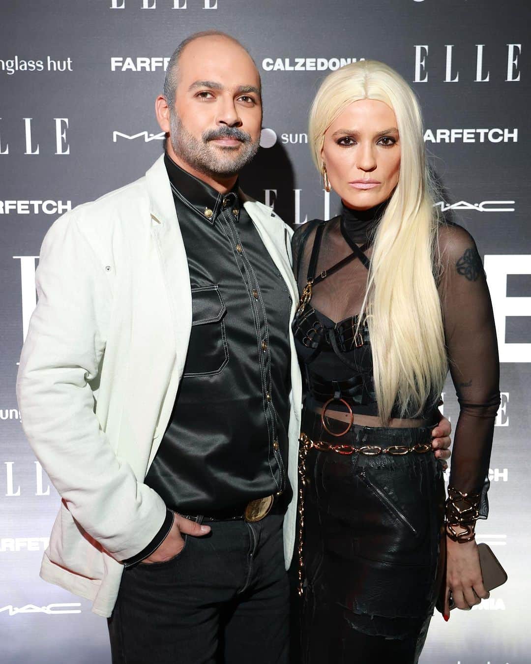 ELLE Brasilのインスタグラム：「De Gianni Versace à Vivienne Westwood, até os maiores estilistas da história da moda passaram por nossa festa no céu. Presenças de honra! 🖤 #ELLEOween2023 (fotos: @akakarakas)」