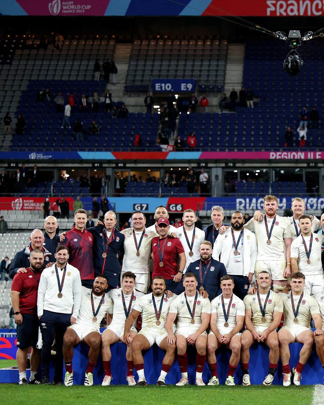 のインスタグラム：「📸勝って大会を終えたイングランドの選手とスタッフ🌹  選手の表情も穏やかです☺️  #ラグビーワールドカップ2023 #RWC2023 | #ARGvENG」