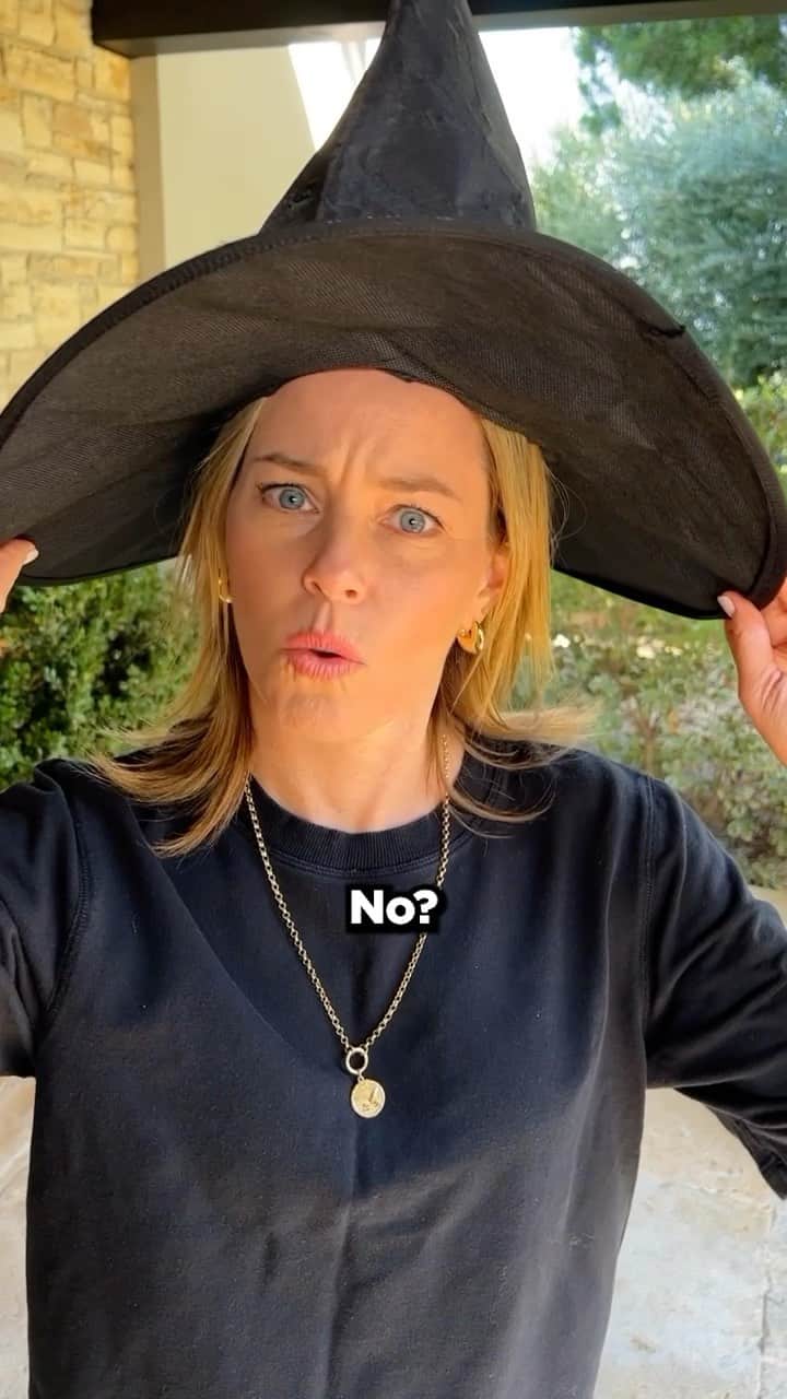 のインスタグラム：「Who’s with me? 🧹」