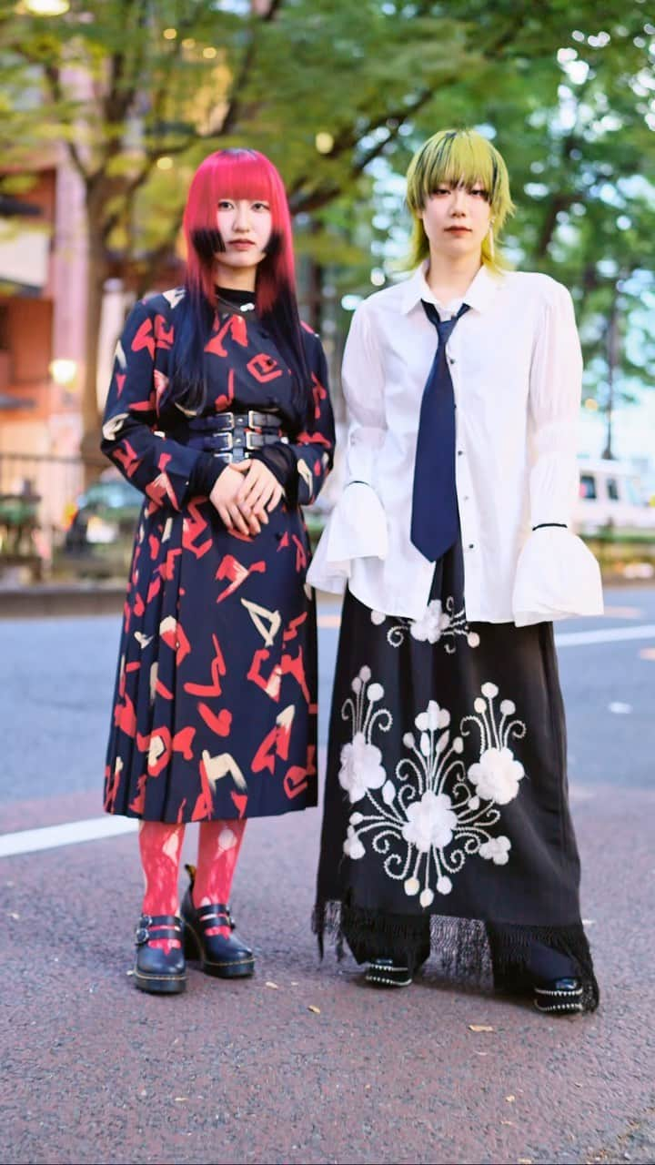 Harajuku Japanのインスタグラム：「16 Tokyo Street Styles w/ Spiky Hairstyles, Handmade Fashion, Wraparound Glasses, Traditional Indian Coat & More  The weather is finally cooling down in Tokyo after summer, so people are able to wear jackets and coats without fainting! A lot of people are out on the streets recently, so please leave a comment and let us know which looks you like or what you think of these styles. This video starts off with a very uniquely styled trio of friends who we frequently see around Harajuku. The next two people are both students at Vantan Fashion High School. @isshun.oshiro is wearing one of his amazing handmade looks. The next person is @akikobagartist, a Japanese bag designer who’s been creating her own line of art bags since the 1980s - check her feed for pictures of her work (the rose bag and brooch are both handmade). We were lucky to meet @manga.shashinsatsuei on a holiday when he was wearing a custom tailored traditional Indian coat. @fomore_o_hrk’s handmade styles are always amazing, as are the looks put together by @silkmoth_59. Colorful hairstyles, wraparound glasses, and original fashion fill out this video. Please leave a comment and let the people in the video know if you like their styles!!  Everyone in this video: @pasa_pasa_sk8 @ticomeba.ito @00bloodylif3 @toda_________ @isshun.oshiro @akikobagartist @manga.shashinsatsuei @fomore_o_hrk @silkmoth_59 @s0niclxx @__rir.23 @_m.o.n.e___ @syusuke_0909 @shitt.pchan @kooooooooota_wasawasa @tkotaro__21  #avantgardefashion #handmadefashion #JapaneseStreetwear #streetstyle #streetfashion #fashion #RickOwens #JapaneseFashion #JapaneseStreetFashion #JapaneseStreetStyle #Japan #Tokyo #TokyoFashion #原宿 #Harajuku #ファッションウィーク #ストリートファッション #ストリートスタイル #ギャル #JapaneseHairstyles #Y2K Aesthetic #wraparoundglasses」