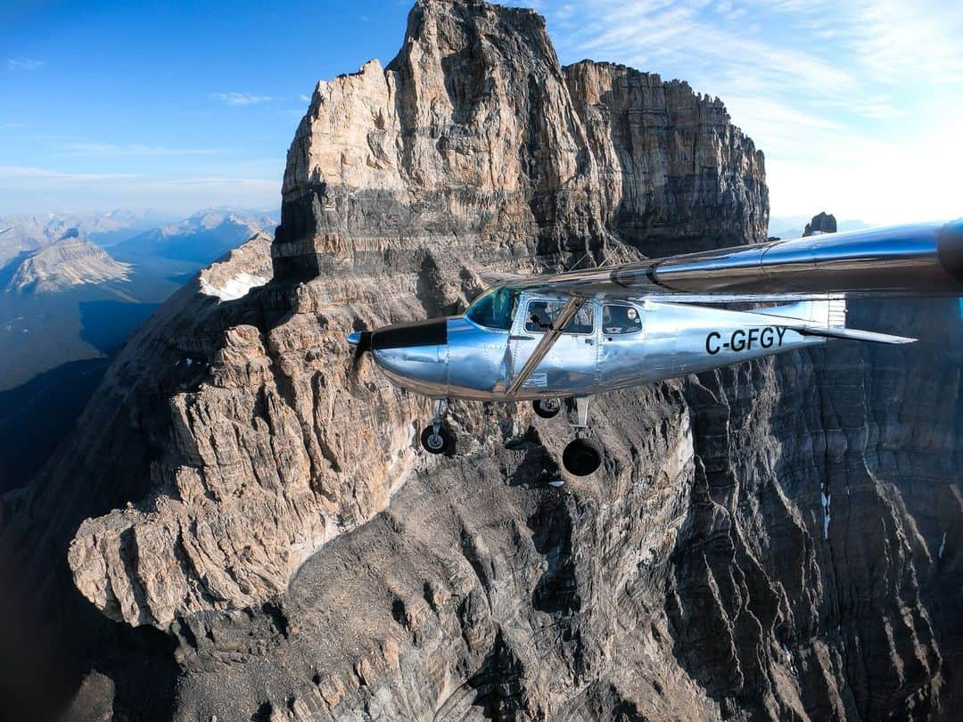 goproさんのインスタグラム写真 - (goproInstagram)「Photo of the Day: Soaking it in before the snow falls 🛩️ GoPro Subscriber @fyrmech is scoring $500 for sharing this flight with us at GoPro.com/Awards.  #GoPro #Aviation #Canada #Alberta #Banff #Airplane #Rockies」10月28日 7時30分 - gopro