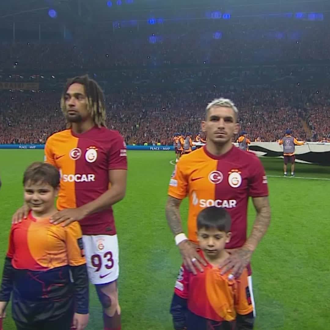 UEFAチャンピオンズリーグのインスタグラム：「A mascot doing Icardi's celebration, rock paper scissors & more epic goals 😃  #PricelessMoments | @mastercardeurope」